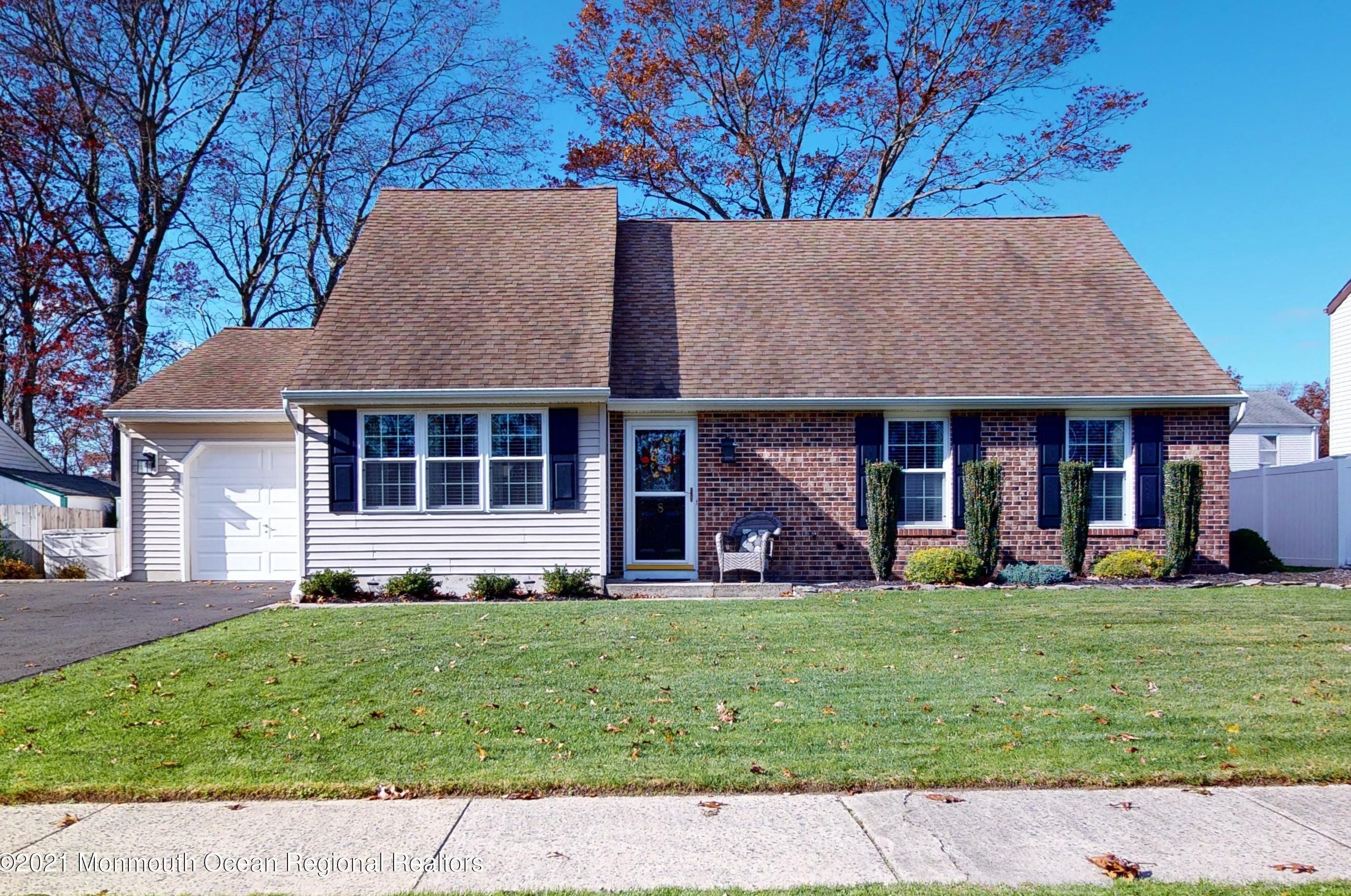 8 Laurel Crest Dr, Wall Township, NJ 07731-2633