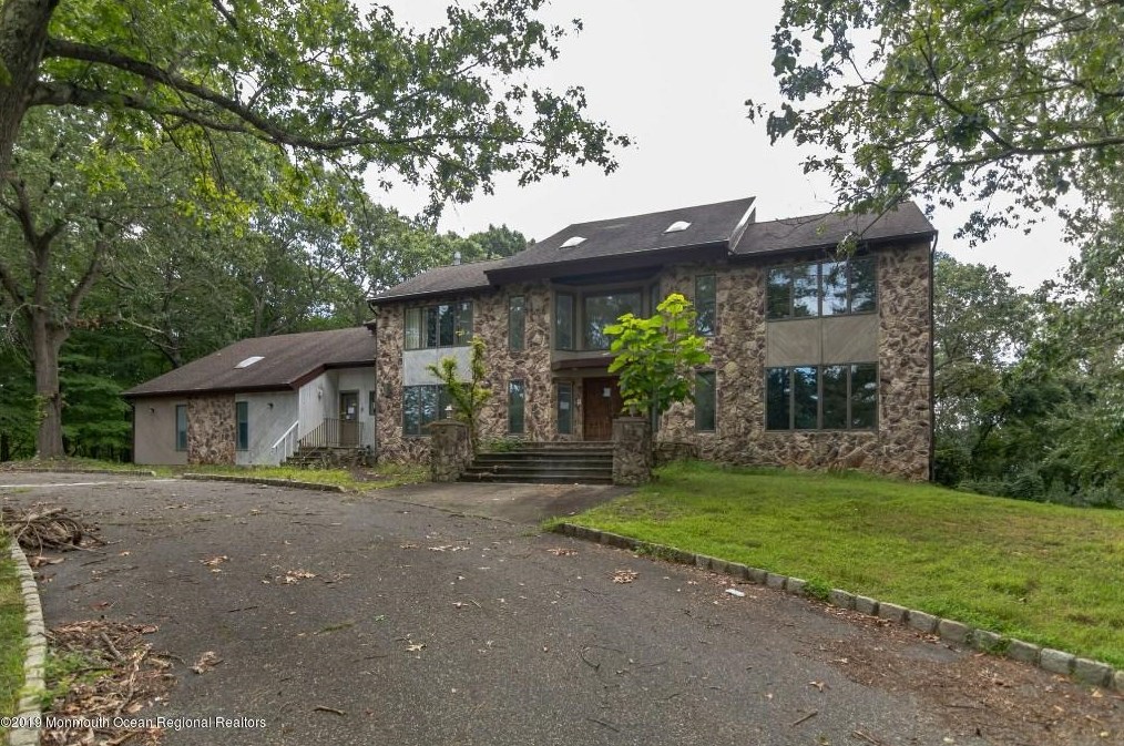 3 Lakeview Dr, Millstone Township, NJ 08535-1132