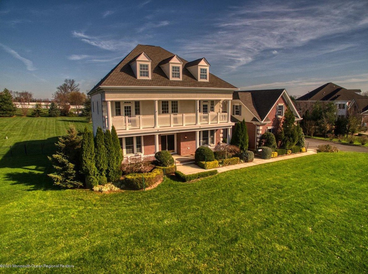 72 Thompson Grove Rd, Millstone Township, NJ 07726-8693