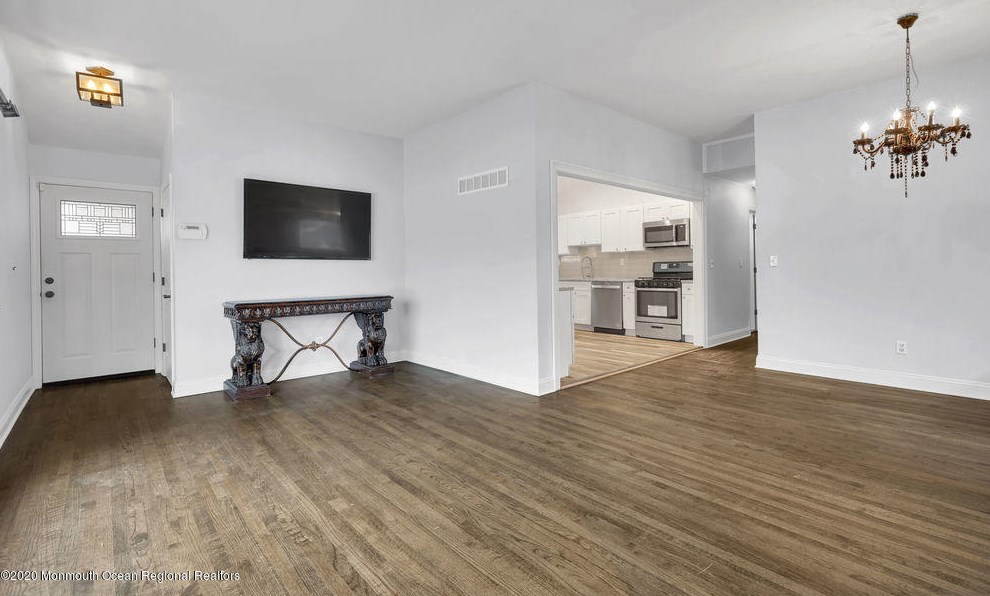 10 Seaglade Cir, Keyport, NJ 07735-6115