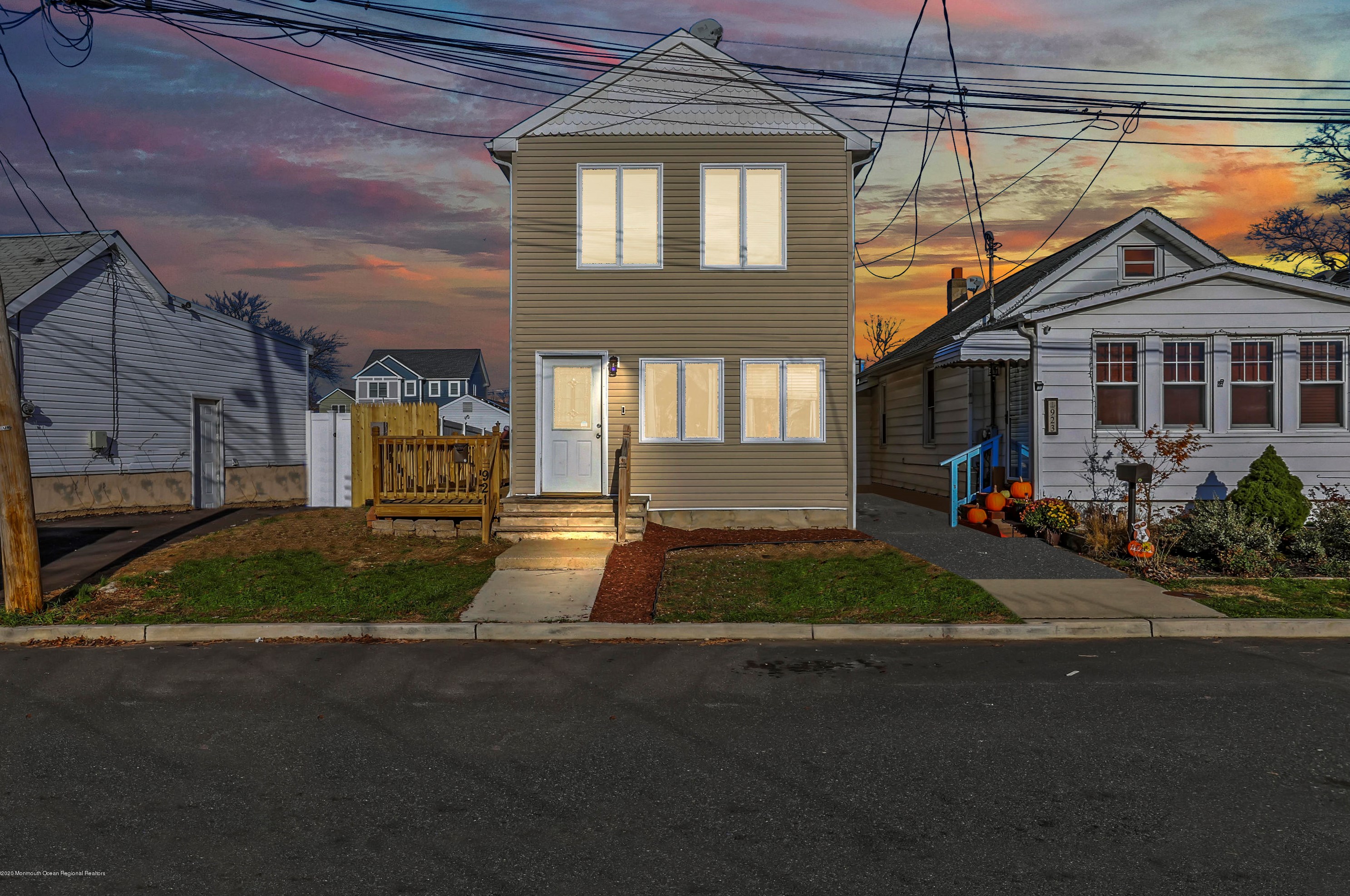 921 7th St, Keyport, NJ 07735-2864