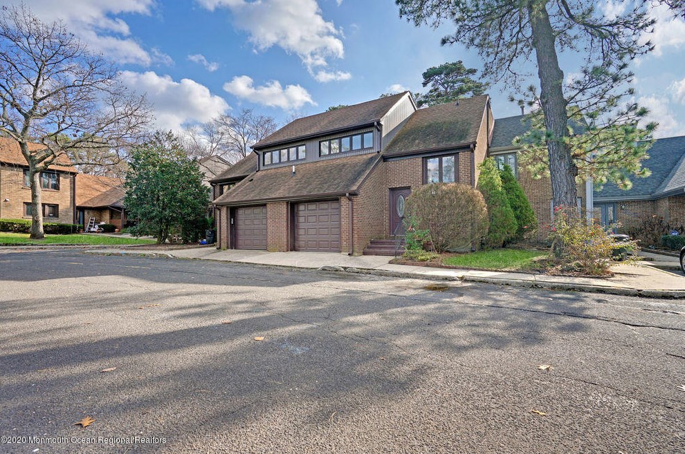 303 Cutty Ct, Toms River, NJ 08753-8127