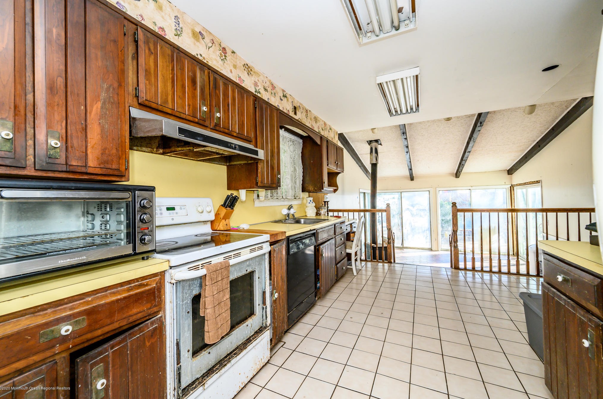 63 Wyckoff St, Matawan NJ 07747-3148 exterior