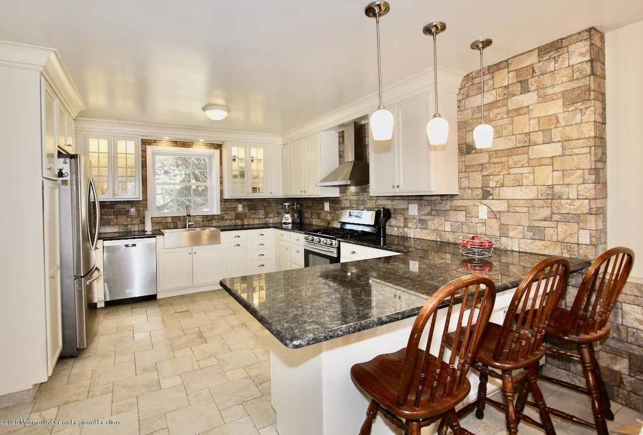 3 Elizabeth Ter, Wall Township, NJ 07753-5517