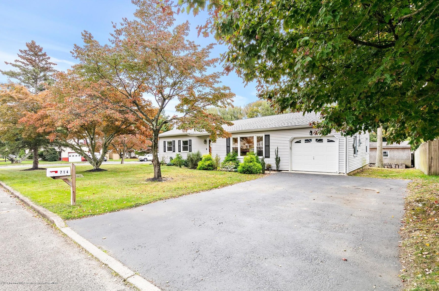 714 Harvey Ave, Oakhurst, NJ 07755-2937