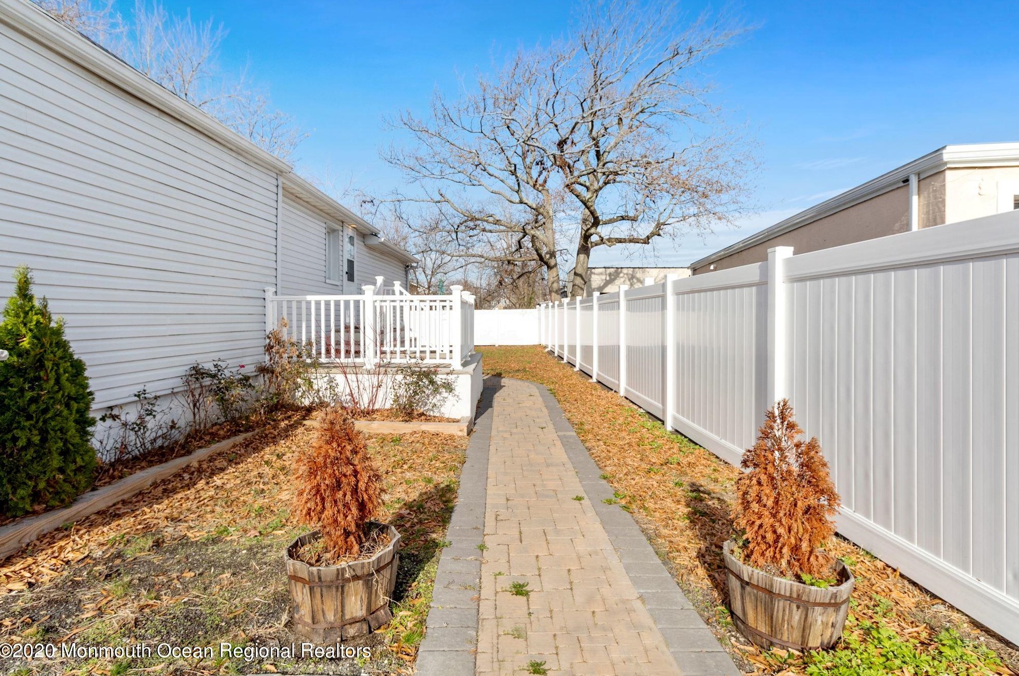 111 Seeley Ave, Ideal Beach, NJ 07734-1368