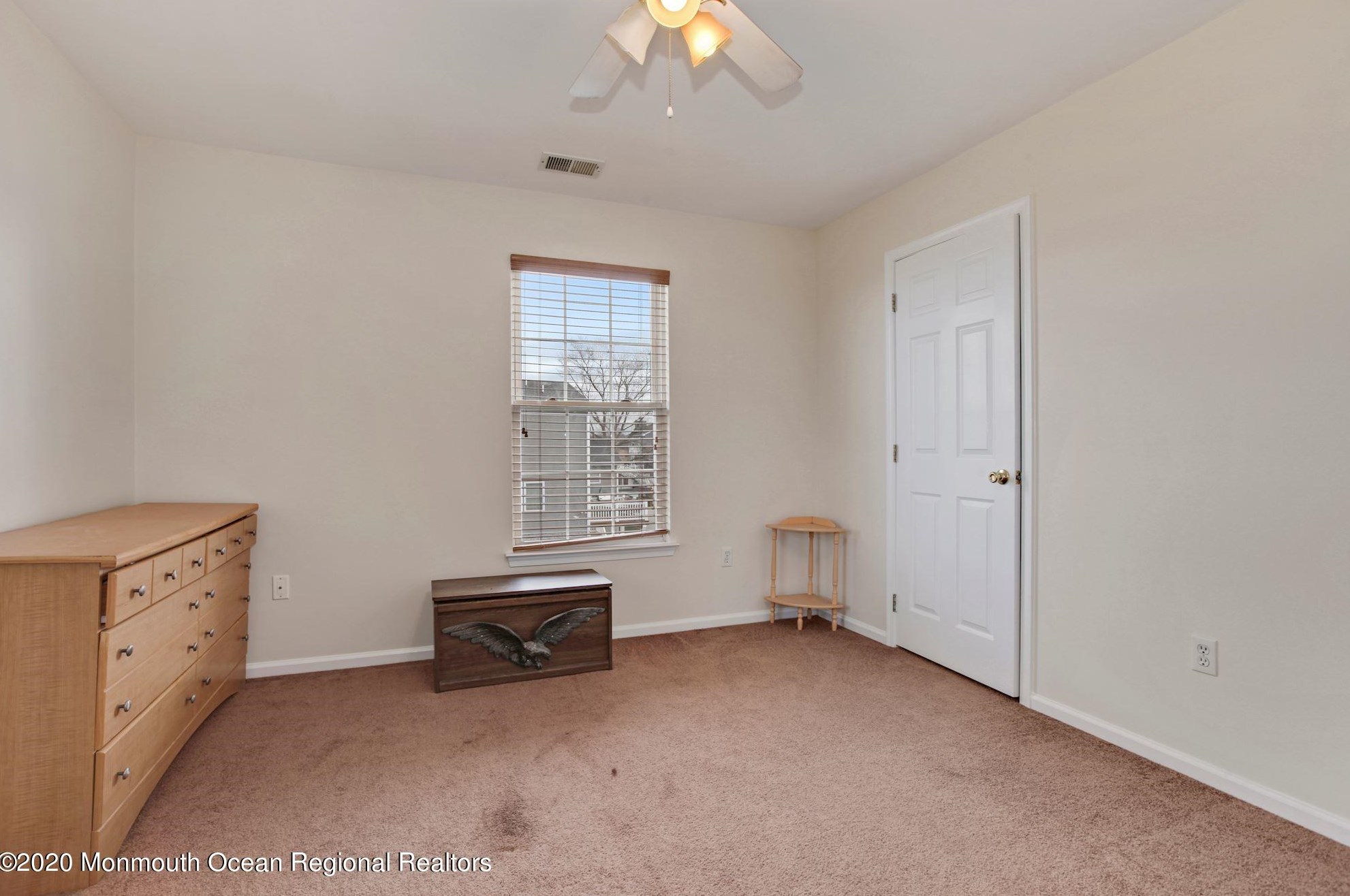 406 Beachview Ave, Keyport NJ 07735-3205 exterior