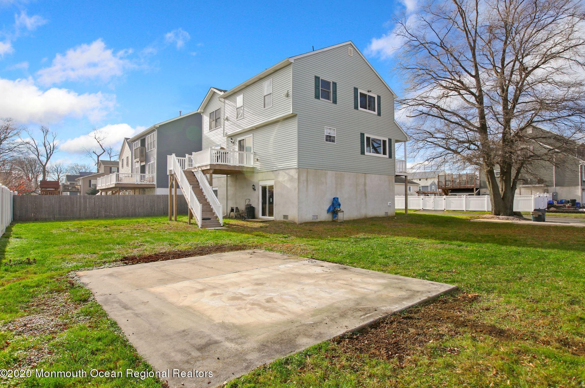 406 Beachview Ave, Keyport NJ 07735-3205 exterior