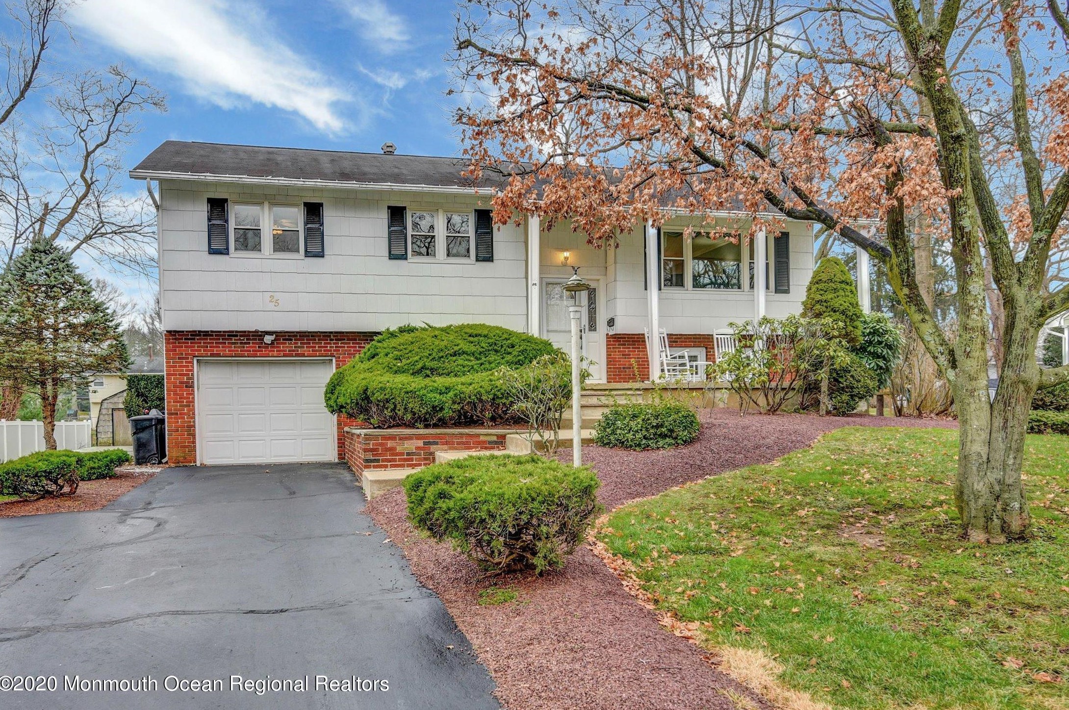 25 Highland Dr, Millstone Township, NJ 07726-2707