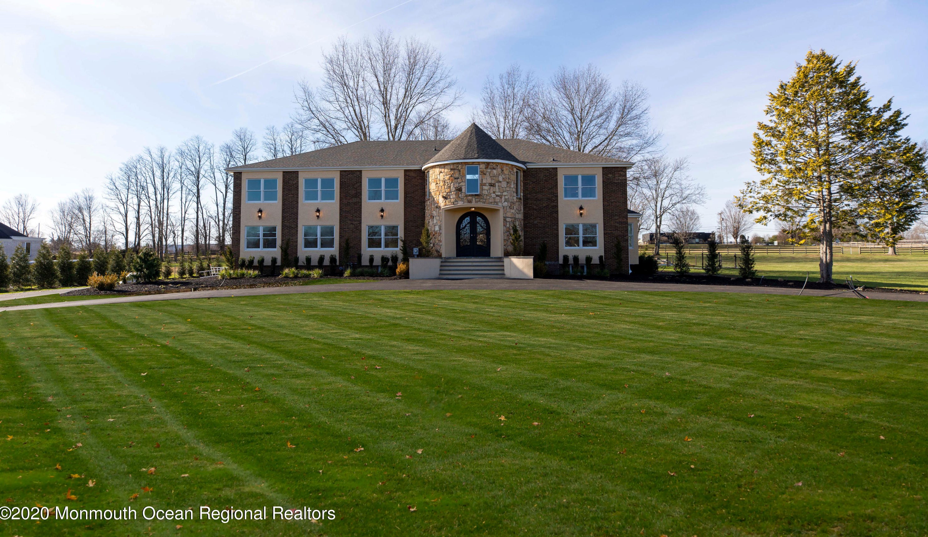 8 Nan Tone Ct, Vanderburg, NJ 07722-1400