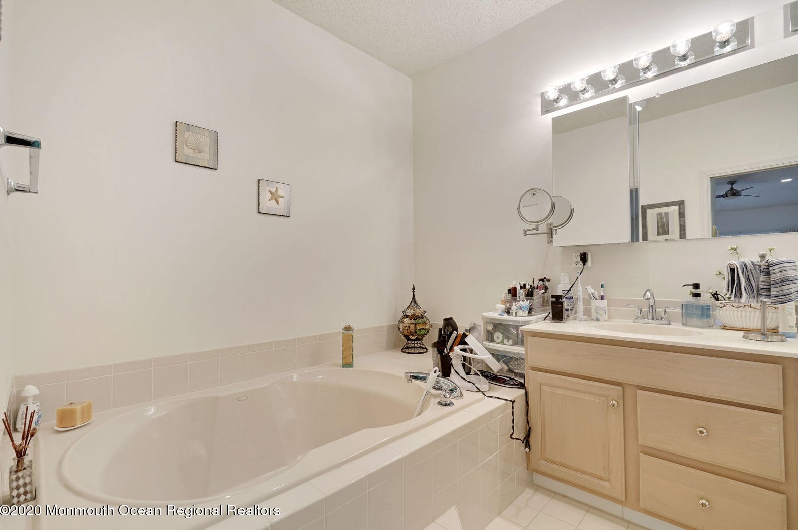 2 Stonewyck Pl, Monroe Twp NJ 08831-2670 exterior