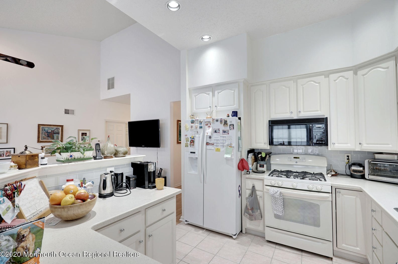 2 Stonewyck Pl, Monroe Twp NJ 08831-2670 exterior