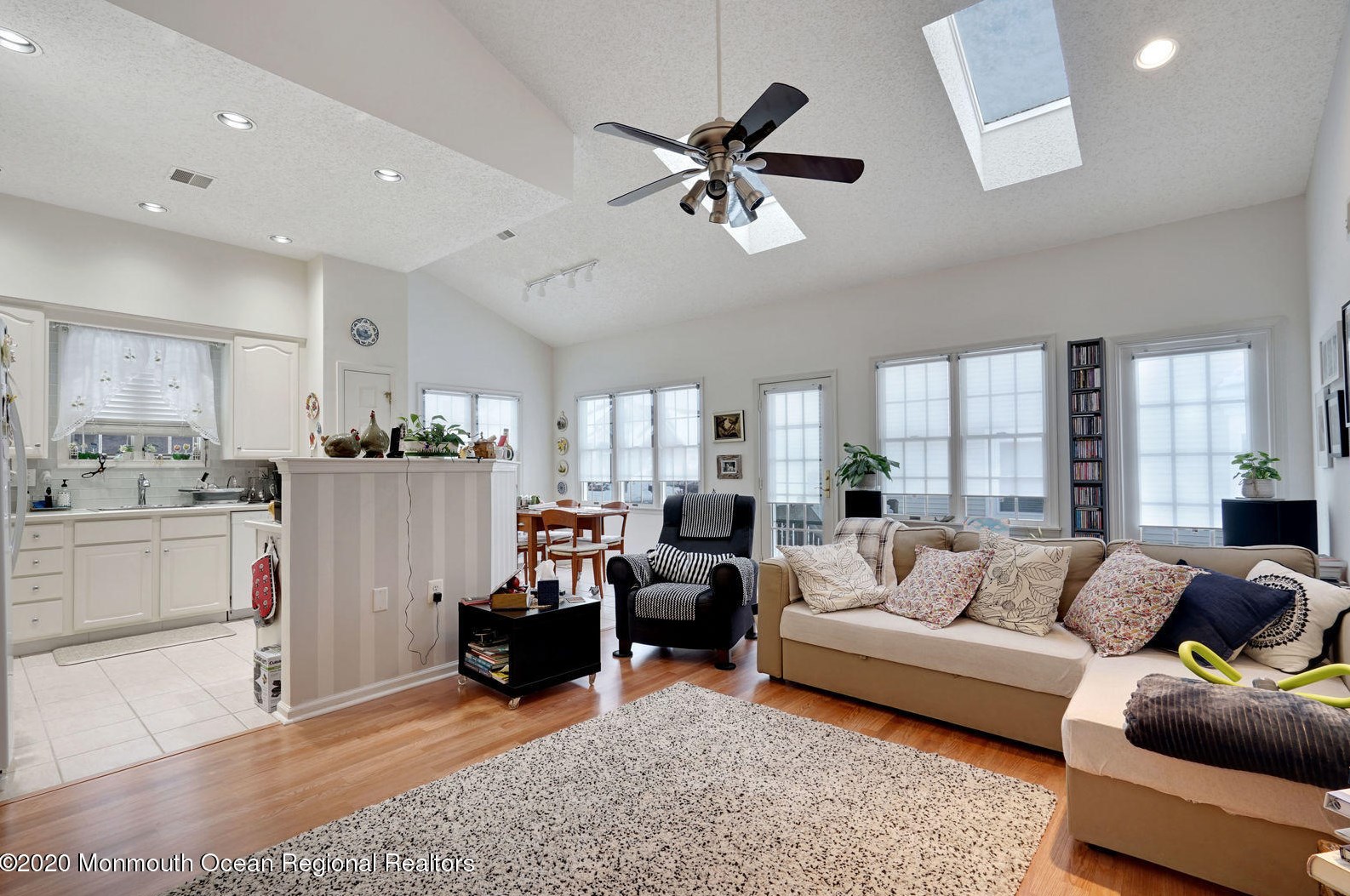 2 Stonewyck Pl, Monroe Twp NJ 08831-2670 exterior