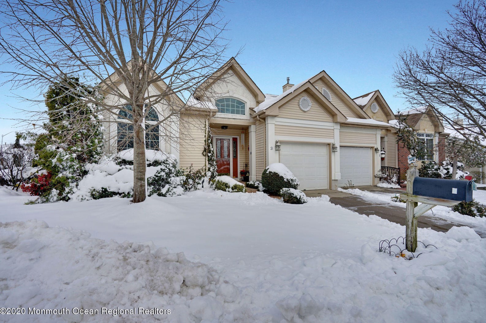 2 Stonewyck Pl, Monroe Twp NJ 08831-2670 exterior