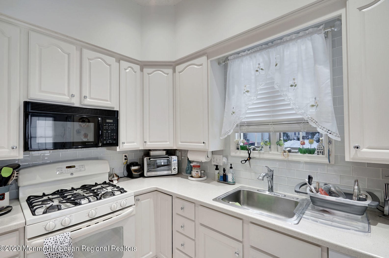 2 Stonewyck Pl, Monroe Twp NJ 08831-2670 exterior