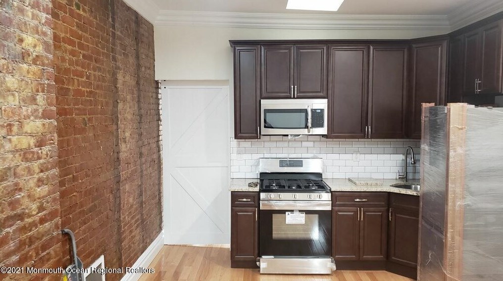 11 Bentley Ave #3, Jersey City, NJ 07304