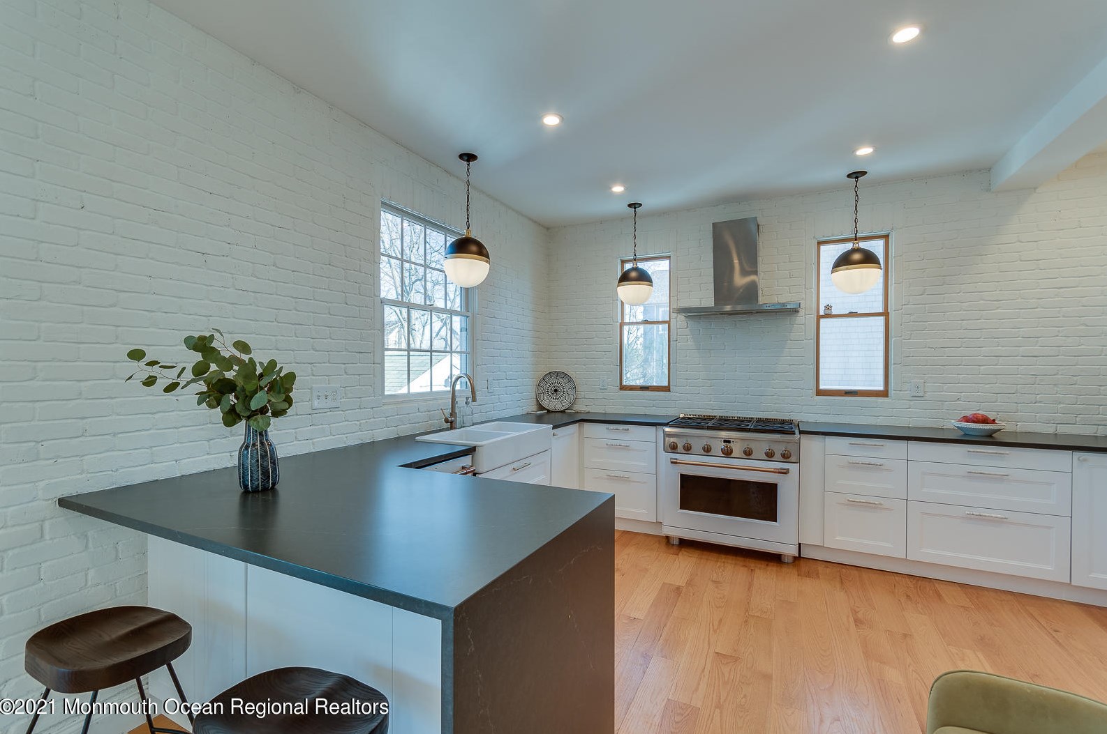 7 Monmouth Pl, Monmouth Beach, NJ 07750-1121