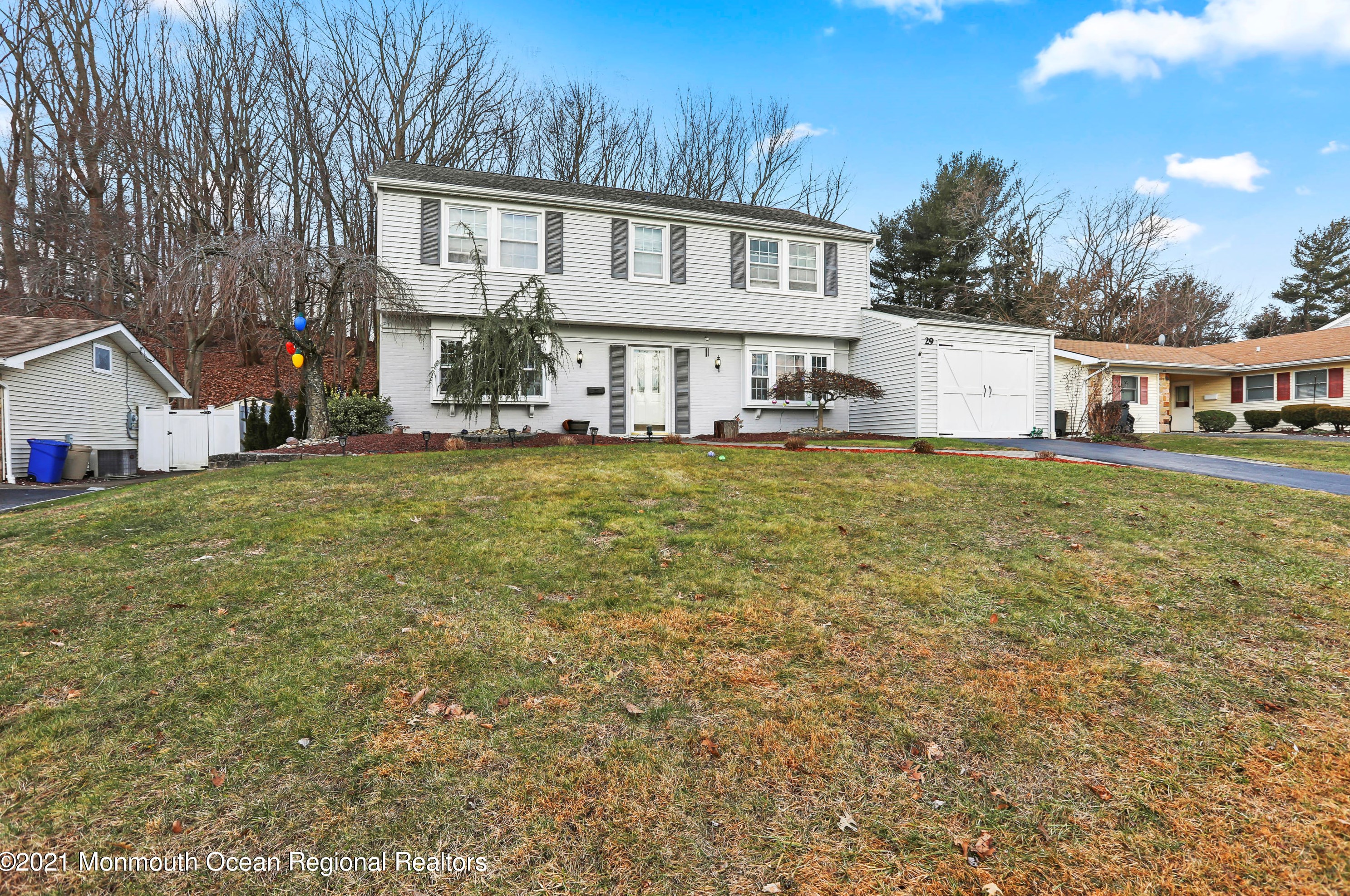 29 Irongate Ln, Matawan, NJ 07747-1721