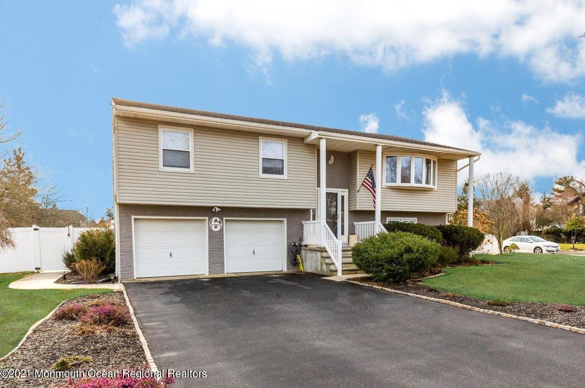 6 Aspen Ct, Toms River, NJ 08753-5206