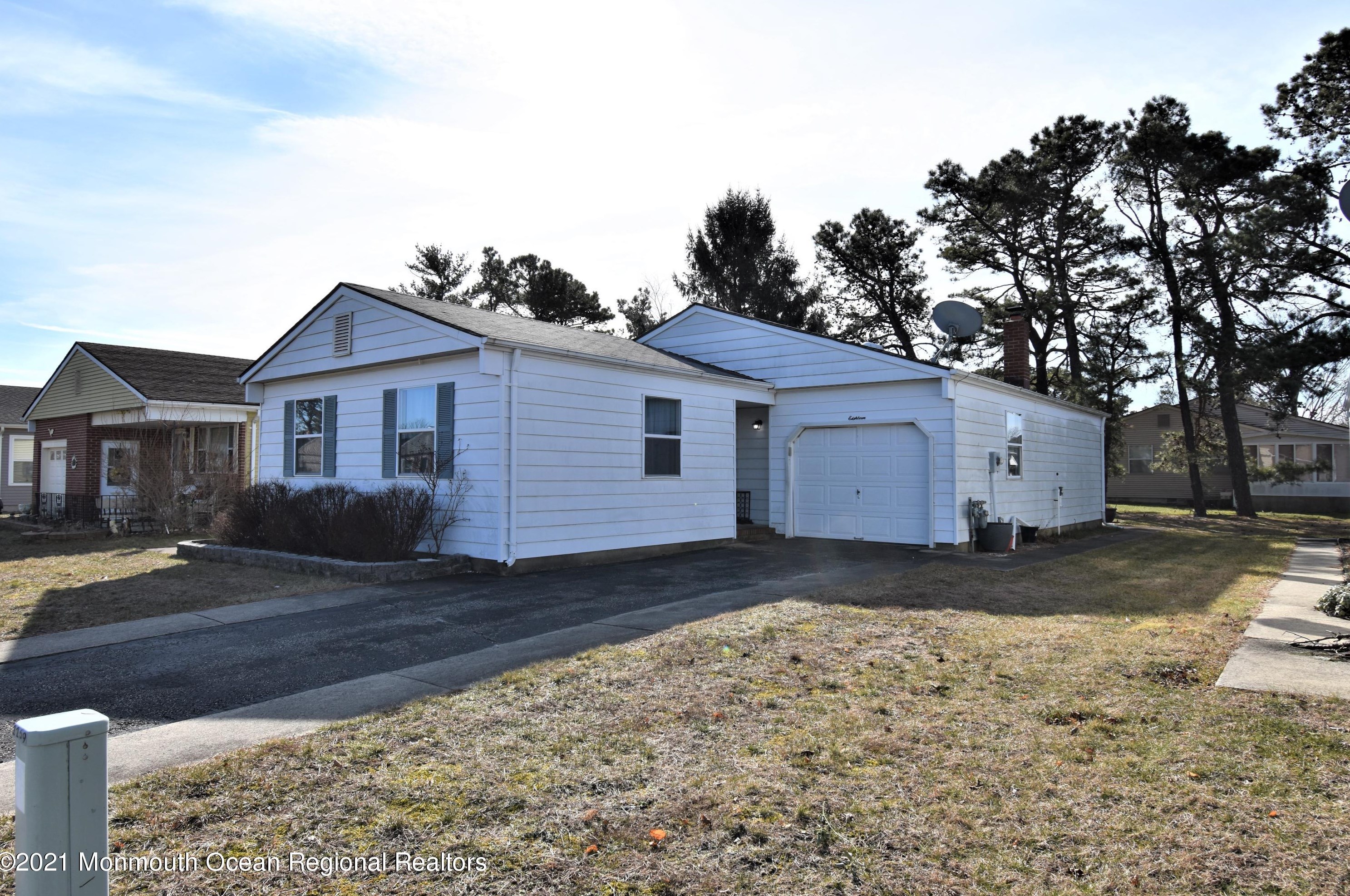 18 Lumsden Ct, Toms River, NJ 08757-6130