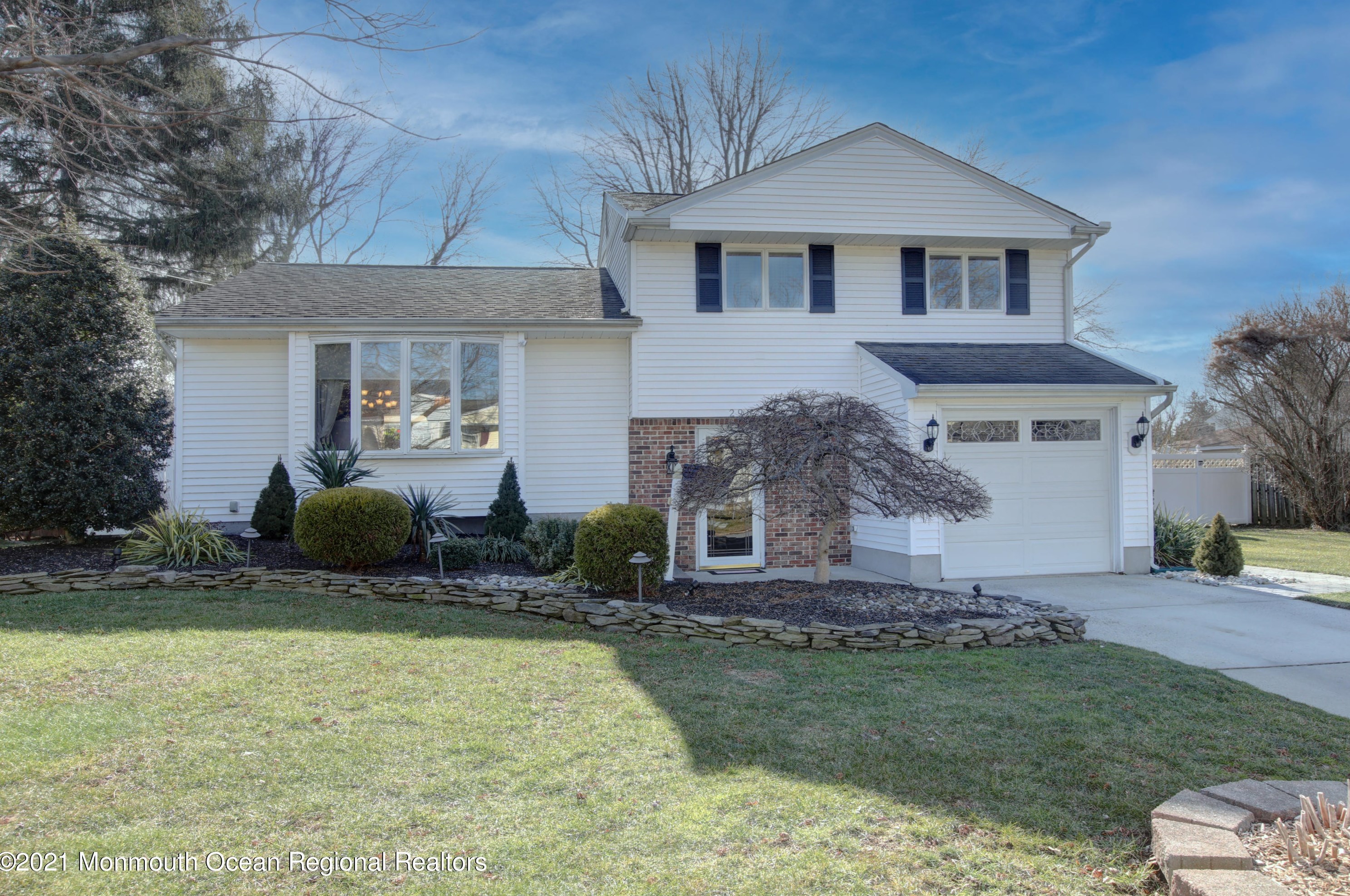 290 Richard St, Belford, NJ 07718-1313