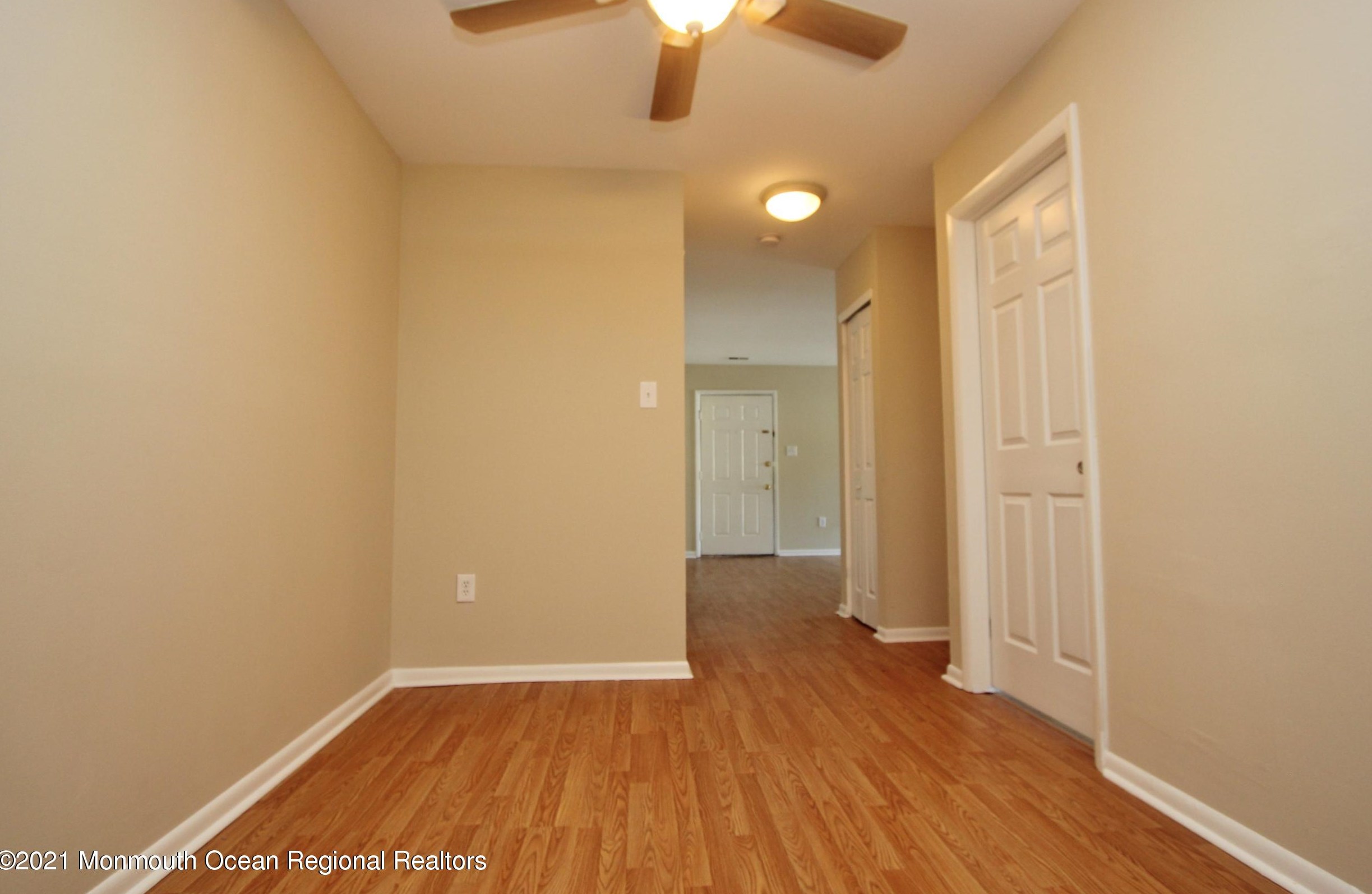 20 Scotch Pine Dr, Tuckerton, NJ 08087-1857