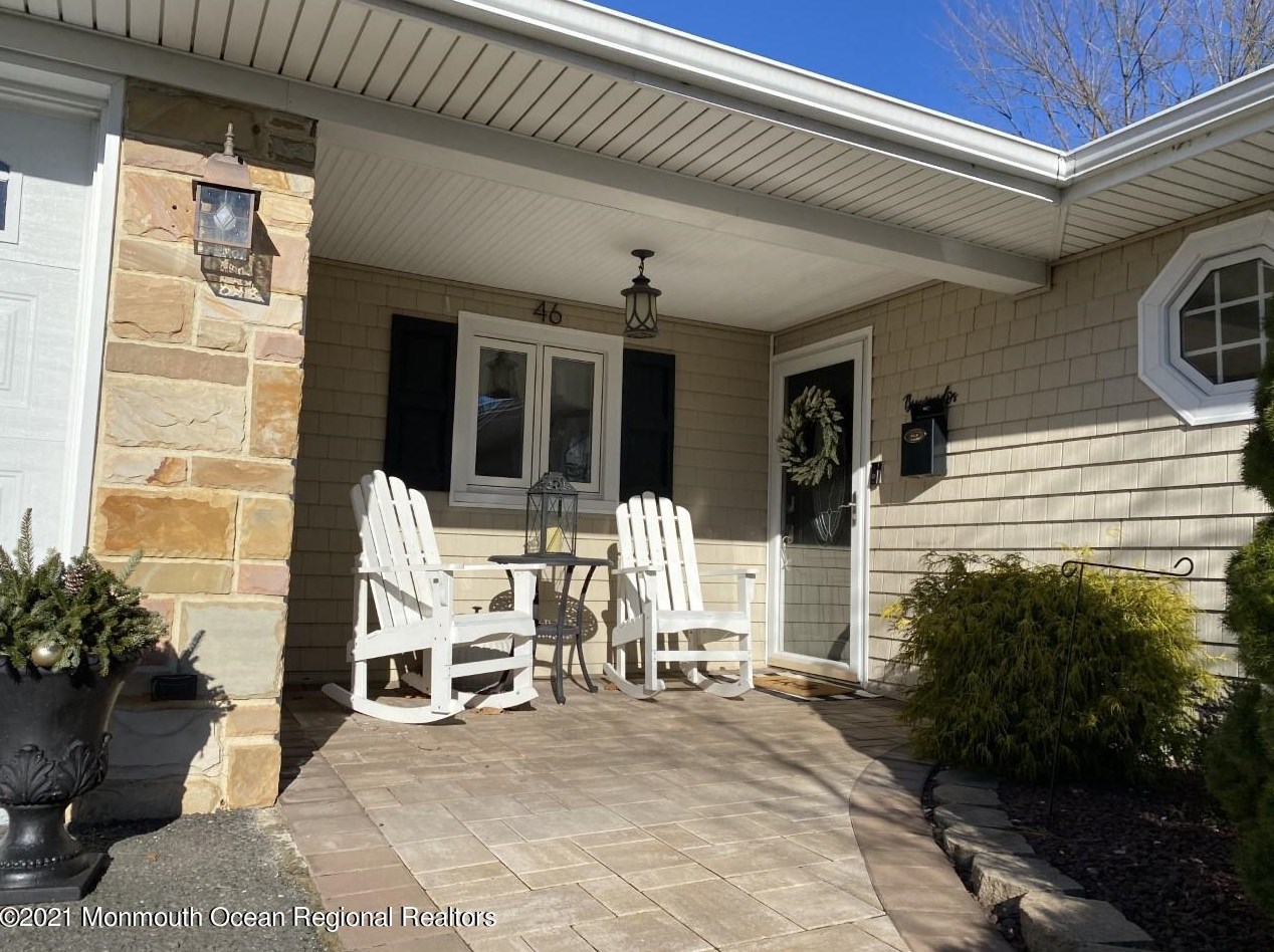 46 Ardmore Ln, Matawan, NJ 07747-1232