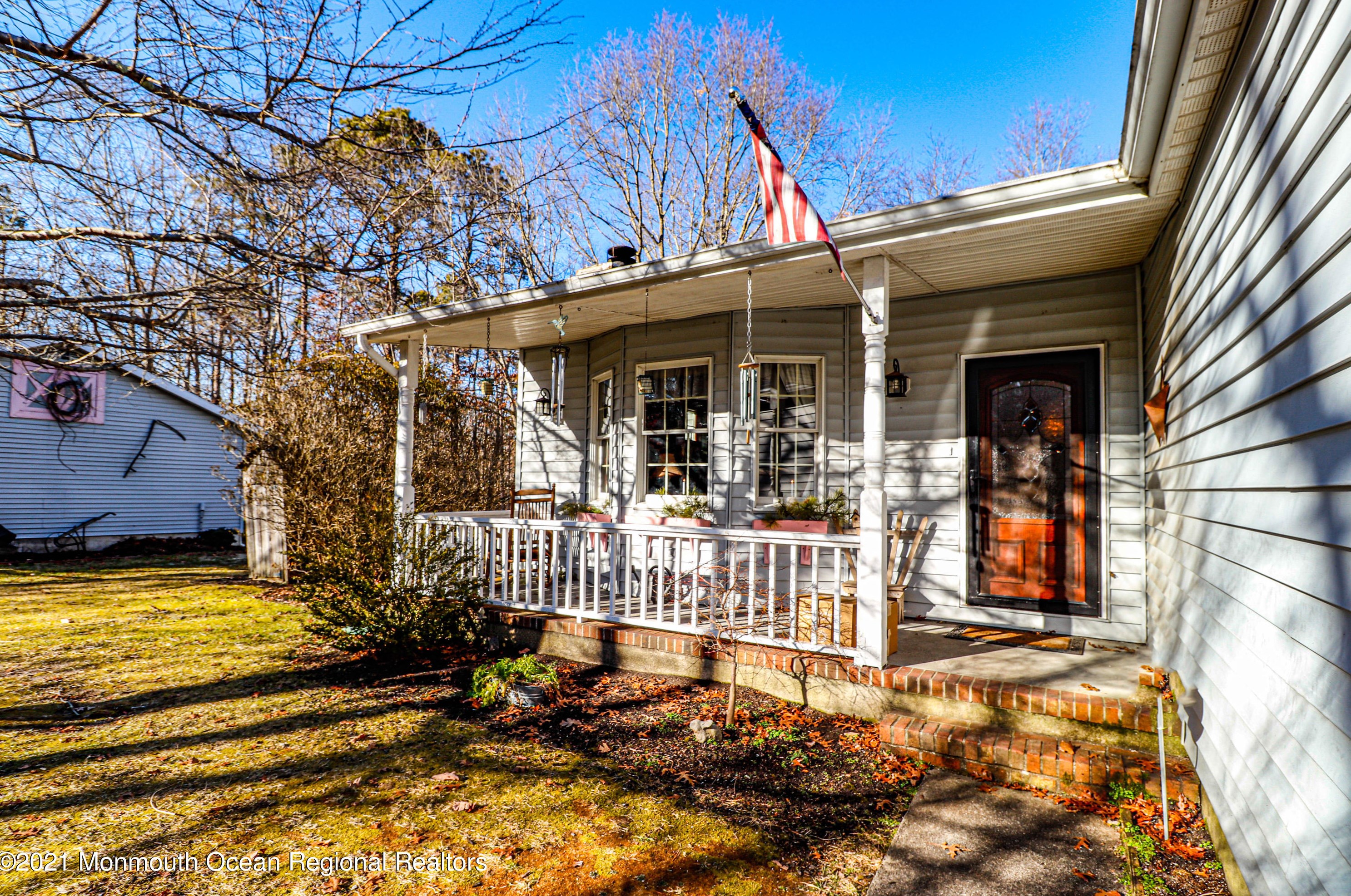 397 Parkertown Dr, Tuckerton, NJ 08087-3604