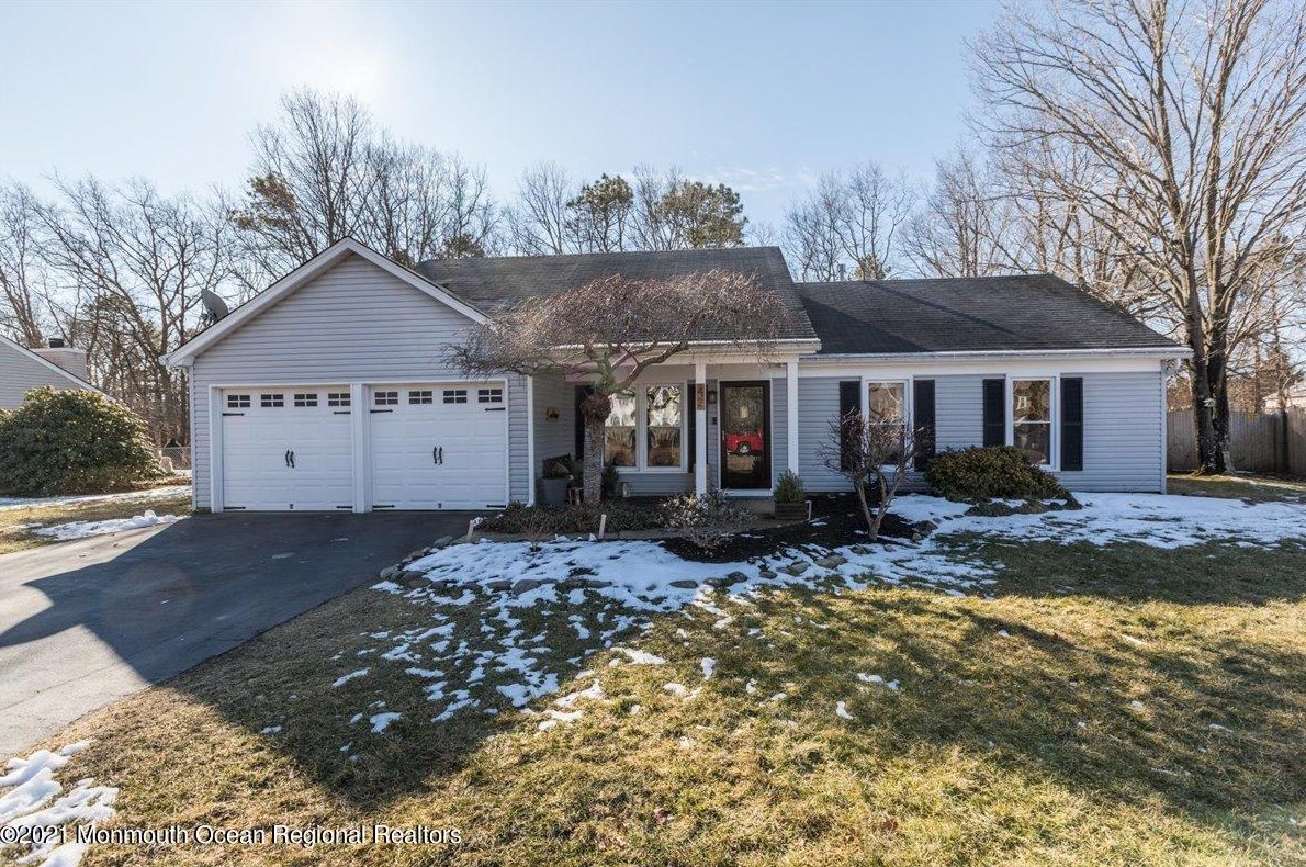 42 Highland Dr, Barnegat Township, NJ 08005-1267