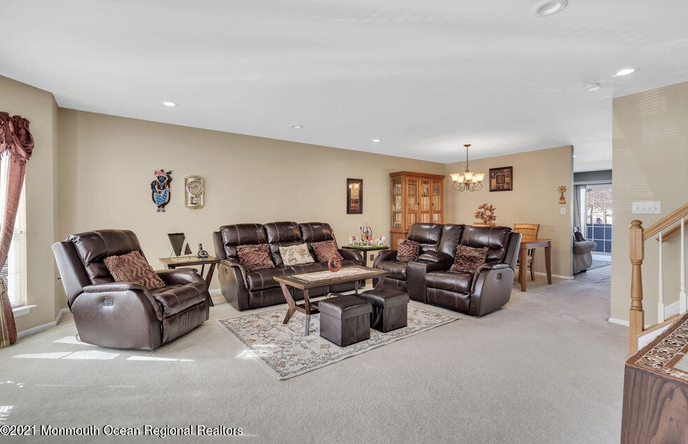 119 Wood Duck Ct, East Freehold, NJ 07728-9525