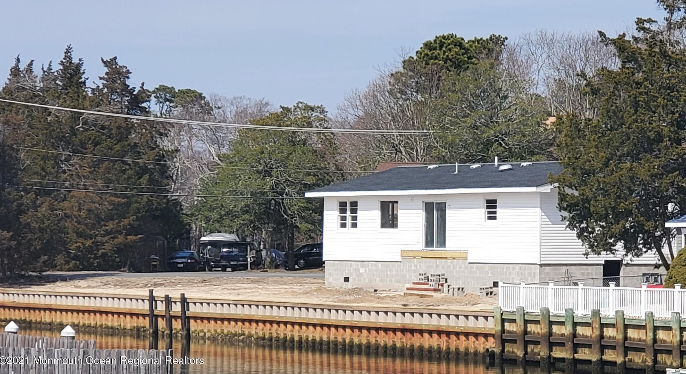 6 Atlantis Blvd, Tuckerton NJ 08087-1929 exterior