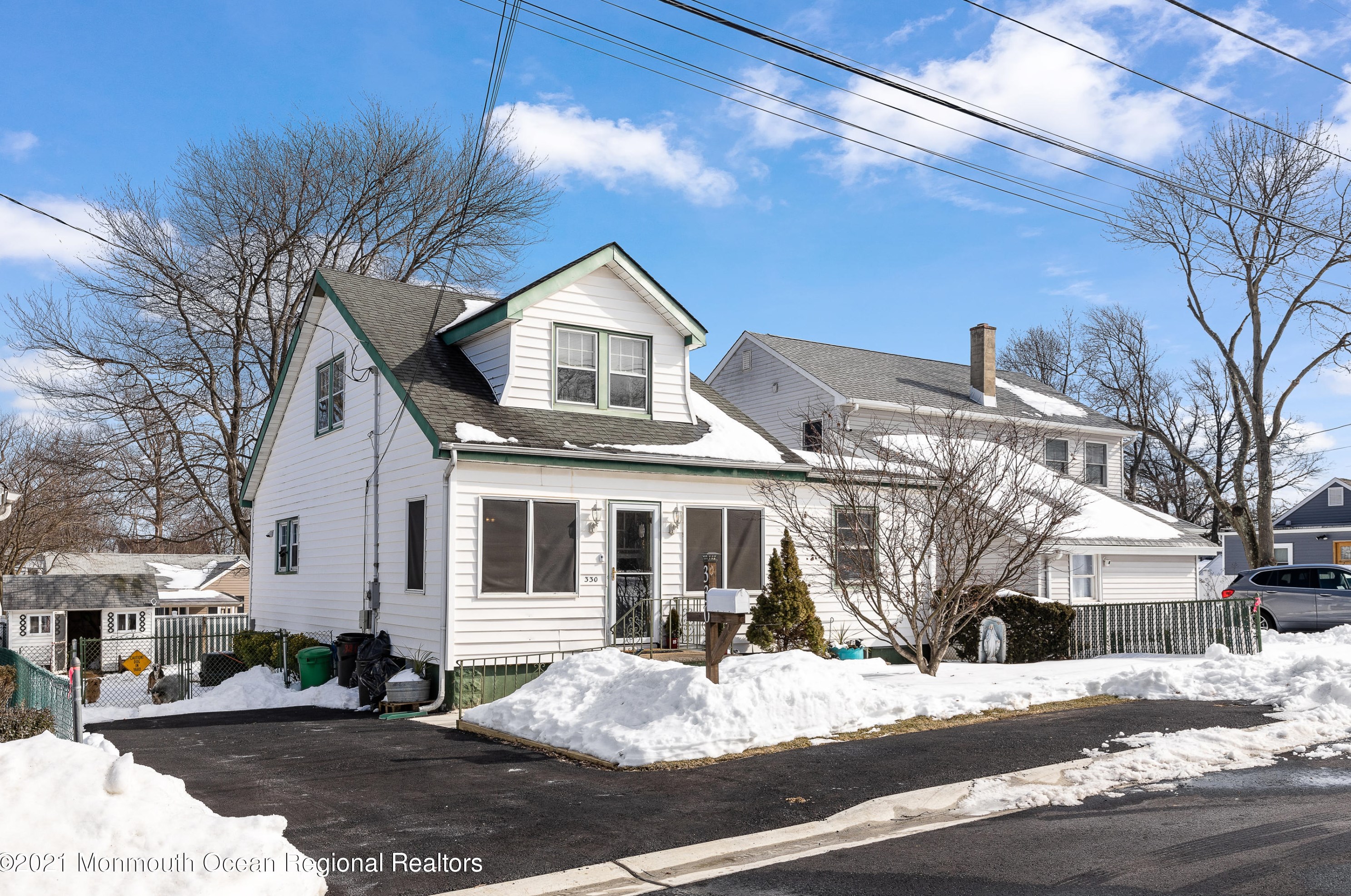 330 Sherwood Dr, Keyport, NJ 07735-5552