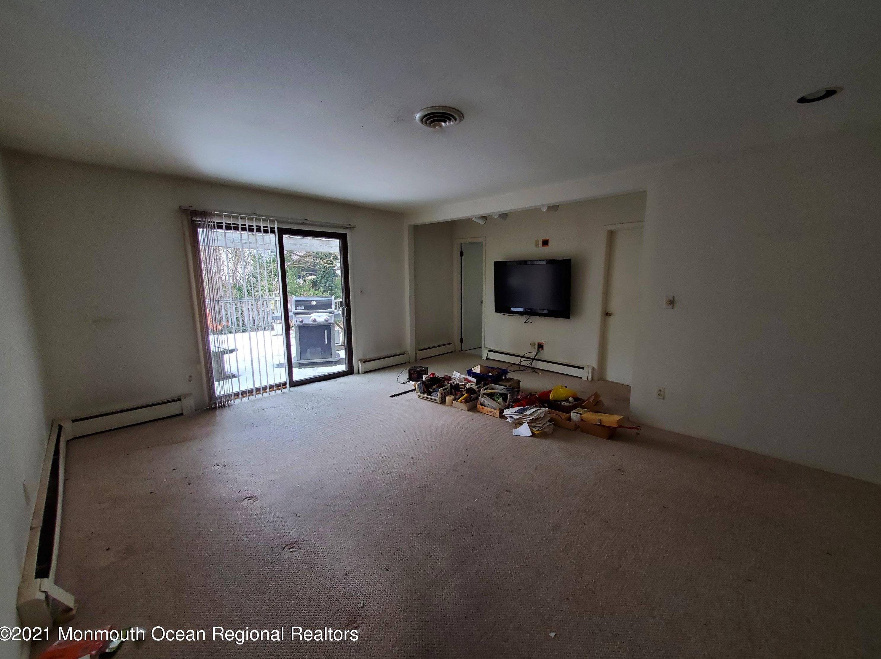 744 Ocean Ave, Beachwood NJ  08722-3518 exterior