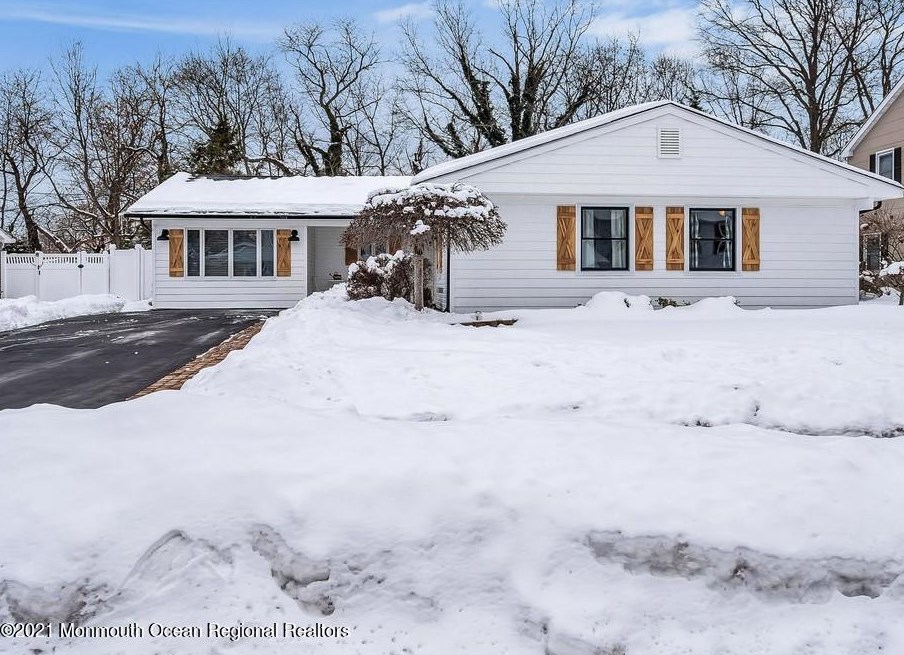 76 Andover Ln, Matawan, NJ 07747-1229
