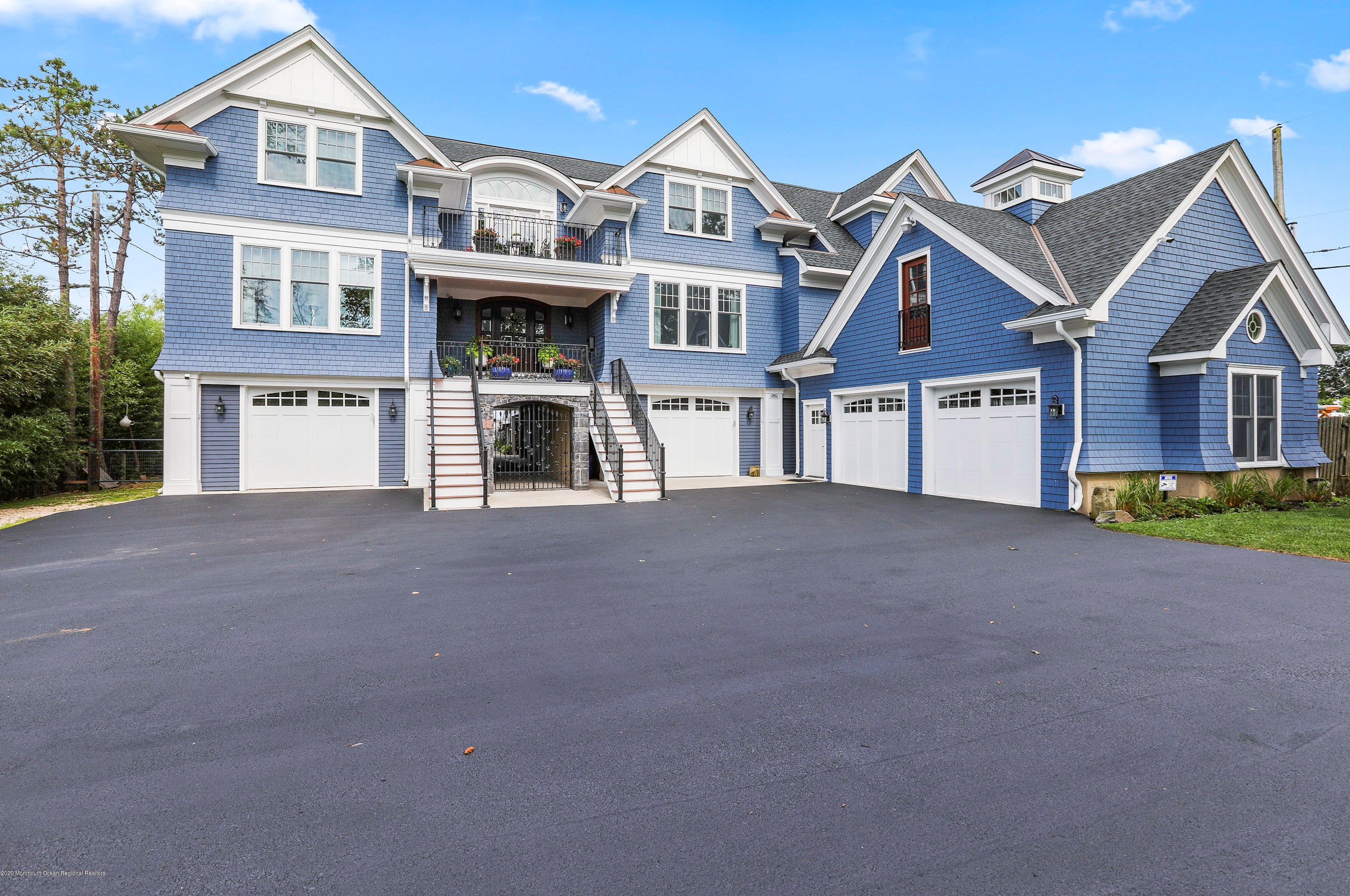 165 Comanche Dr, Oceanport, NJ 07757-1763