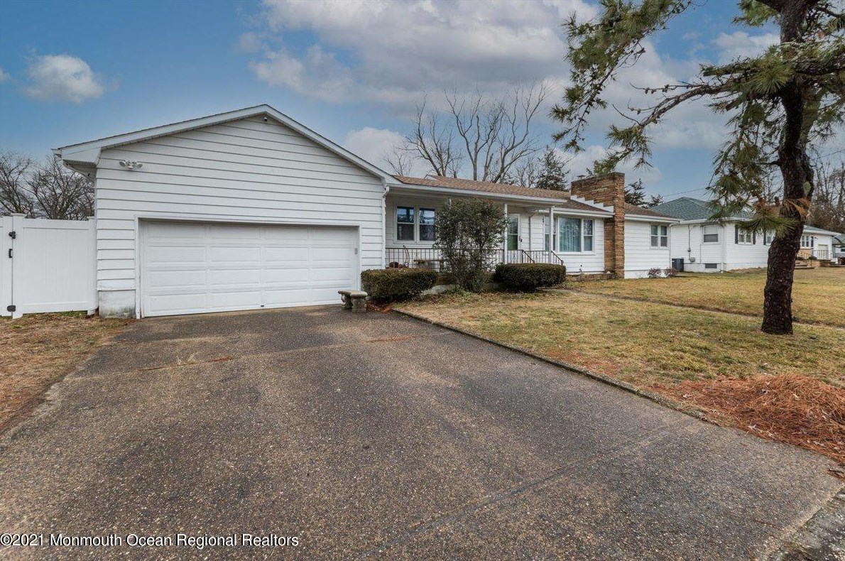 133 Cape May Ave, Ocean Gate, NJ 08740-1320