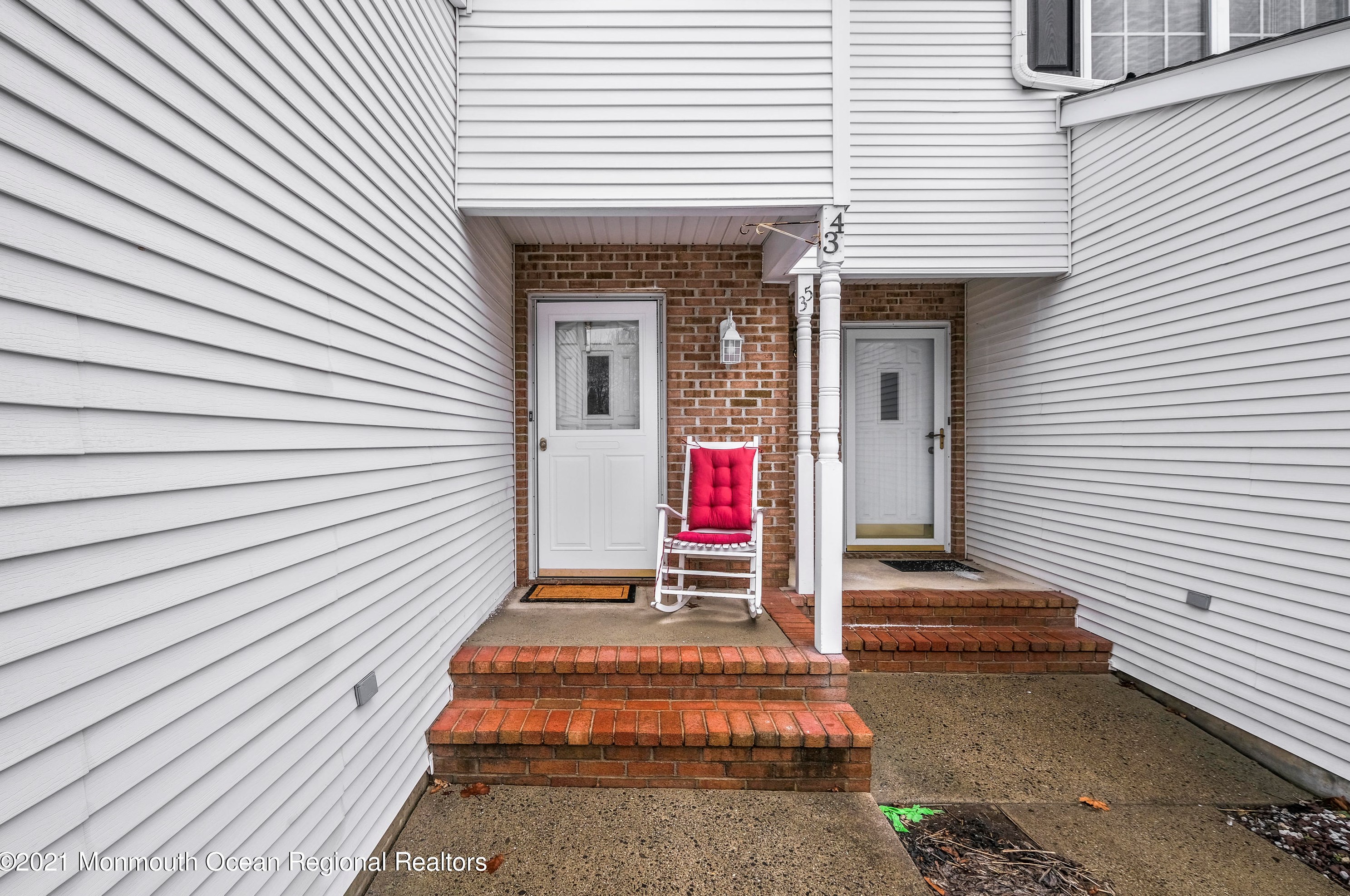 34 Lenny Ct, Matawan, NJ 07747-1368