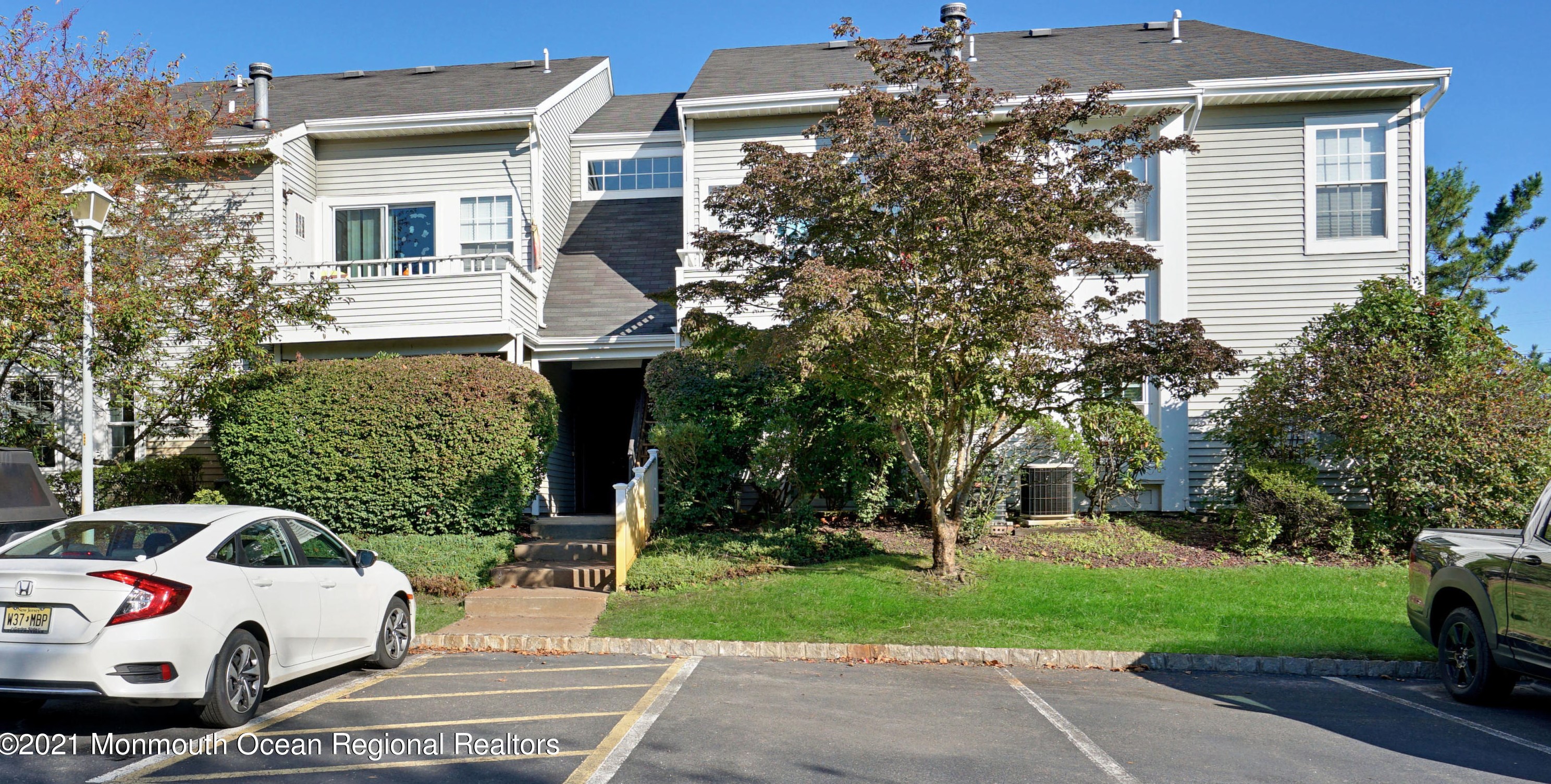 8 Hackamore Ct, Wall Township, NJ 07753-7656