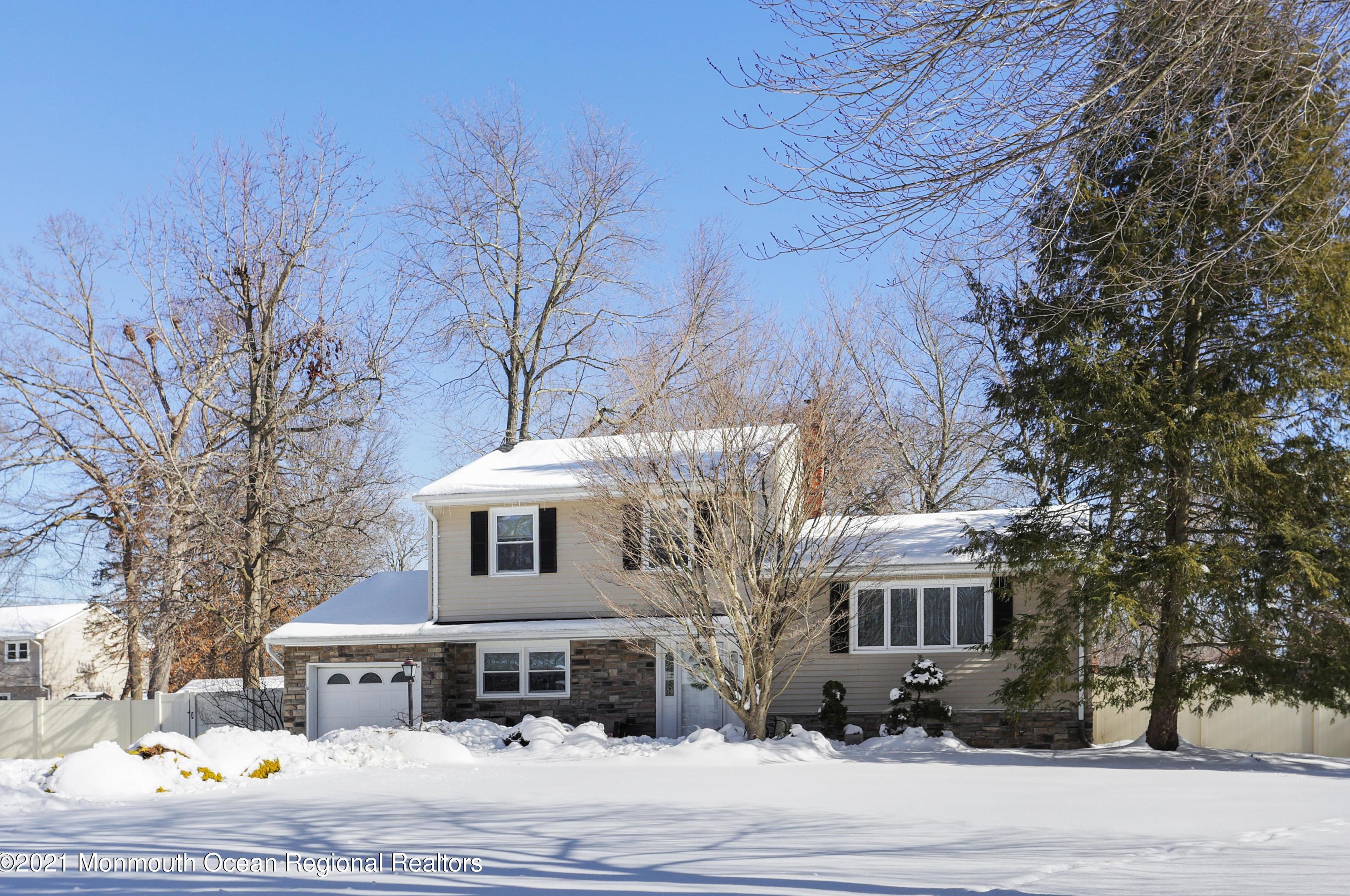 44 Birmingham Dr, Millstone Township, NJ 07726-3544