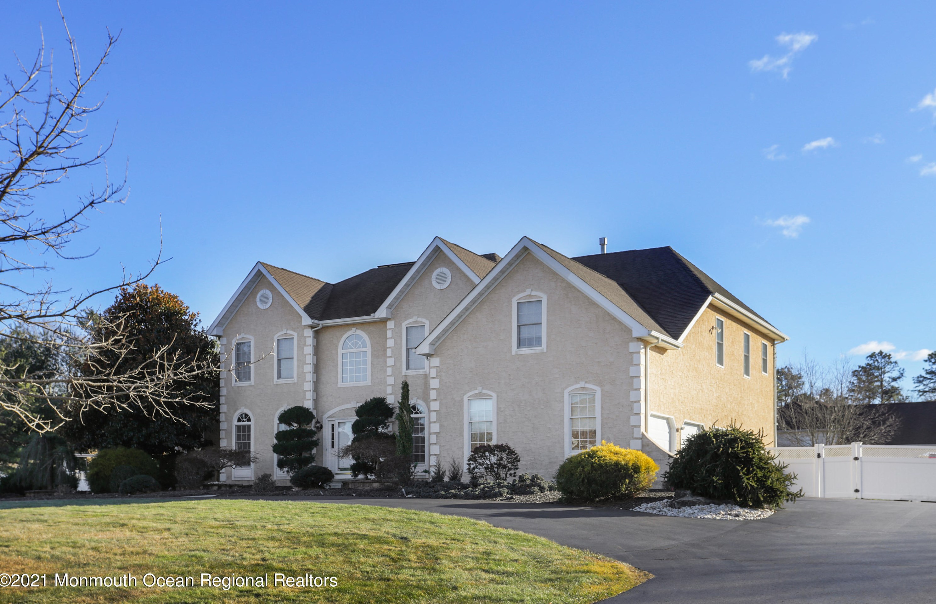 40 Aimee Dr, East Freehold, NJ 07728-9221