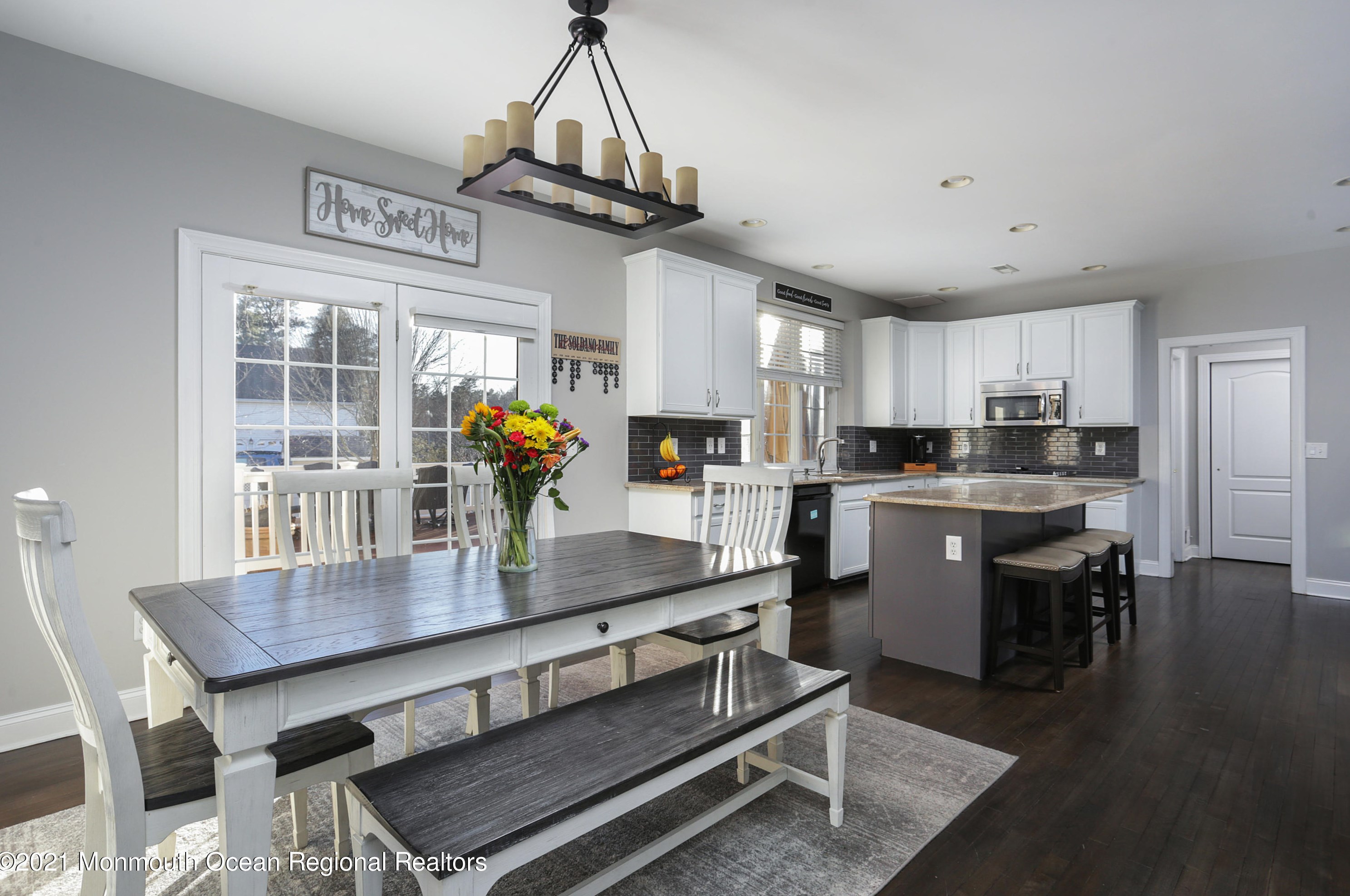 40 Aimee Dr, East Freehold NJ 07728-9220 exterior