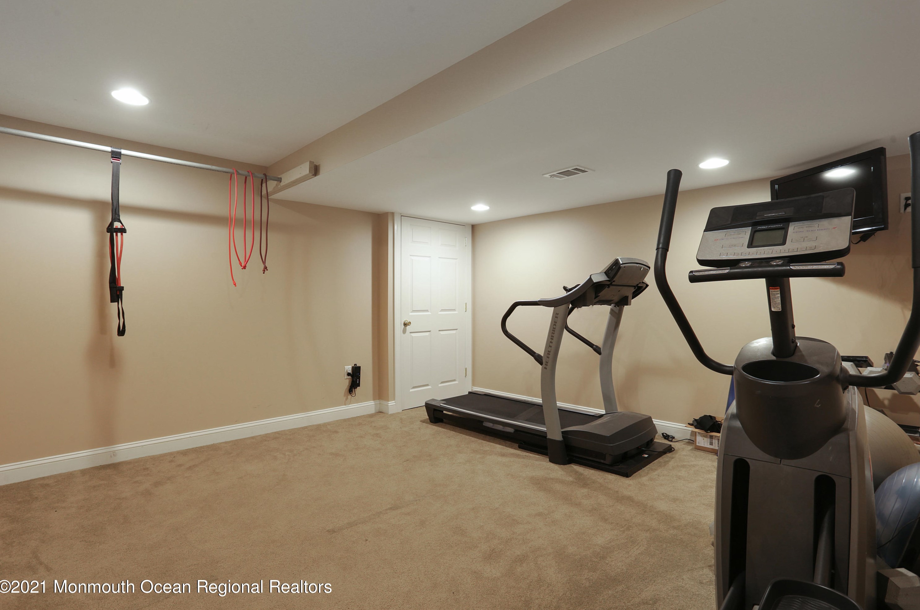 40 Aimee Dr, East Freehold NJ 07728-9220 exterior