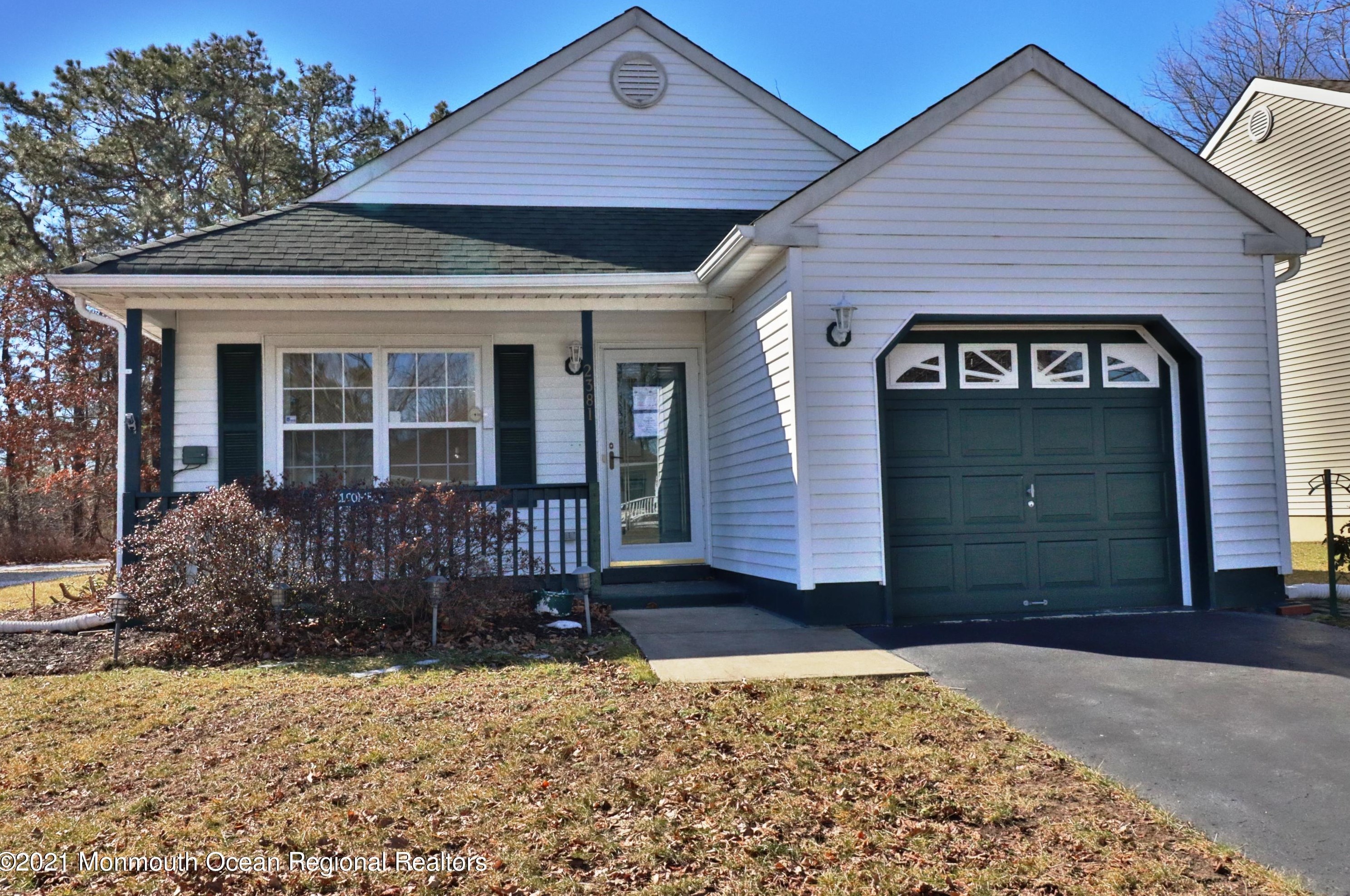 2381 Mount Hood Ln, Toms River, NJ 08753-1529