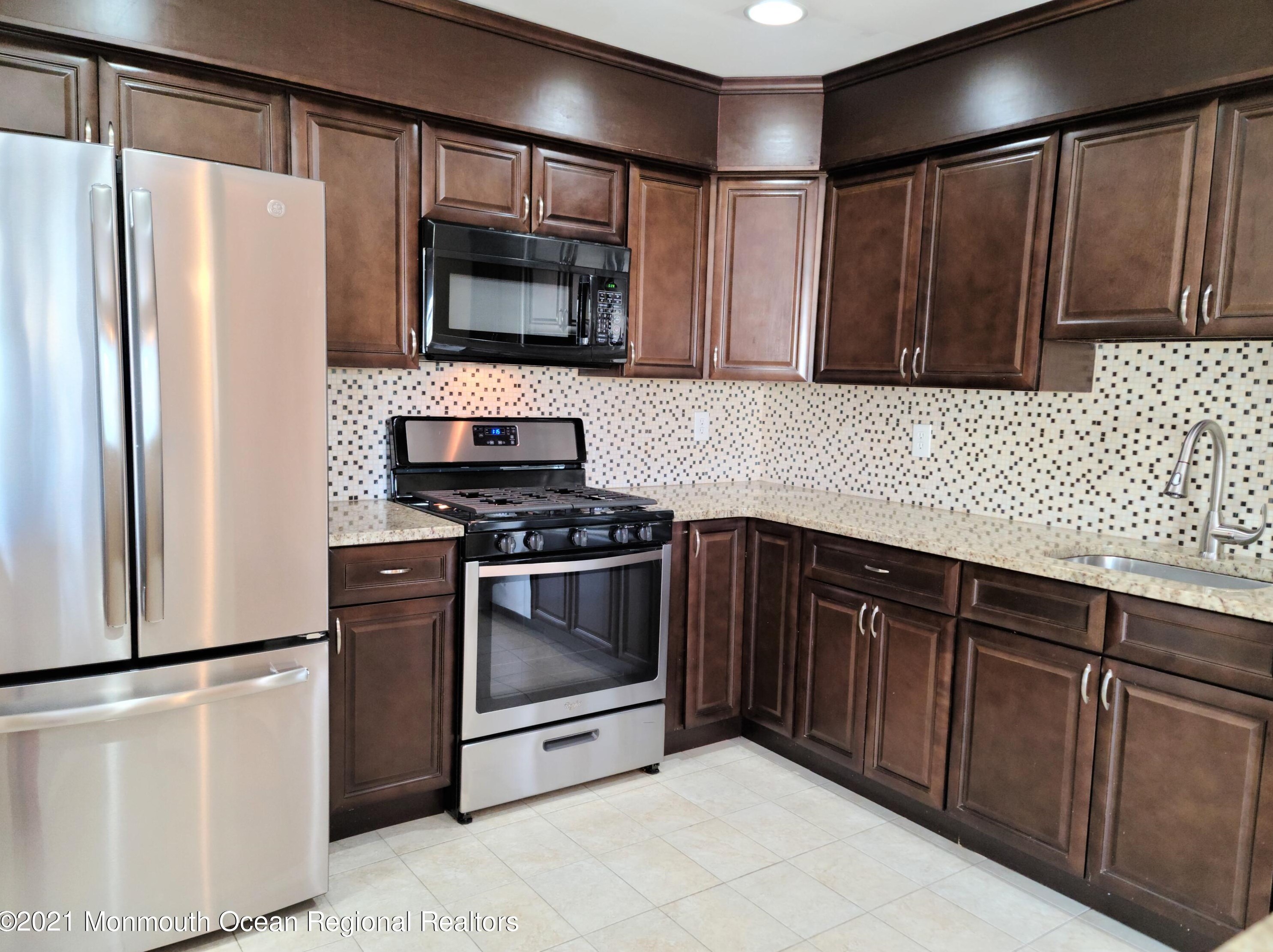 38 Worthington Ct, East Freehold, NJ 07728-3949