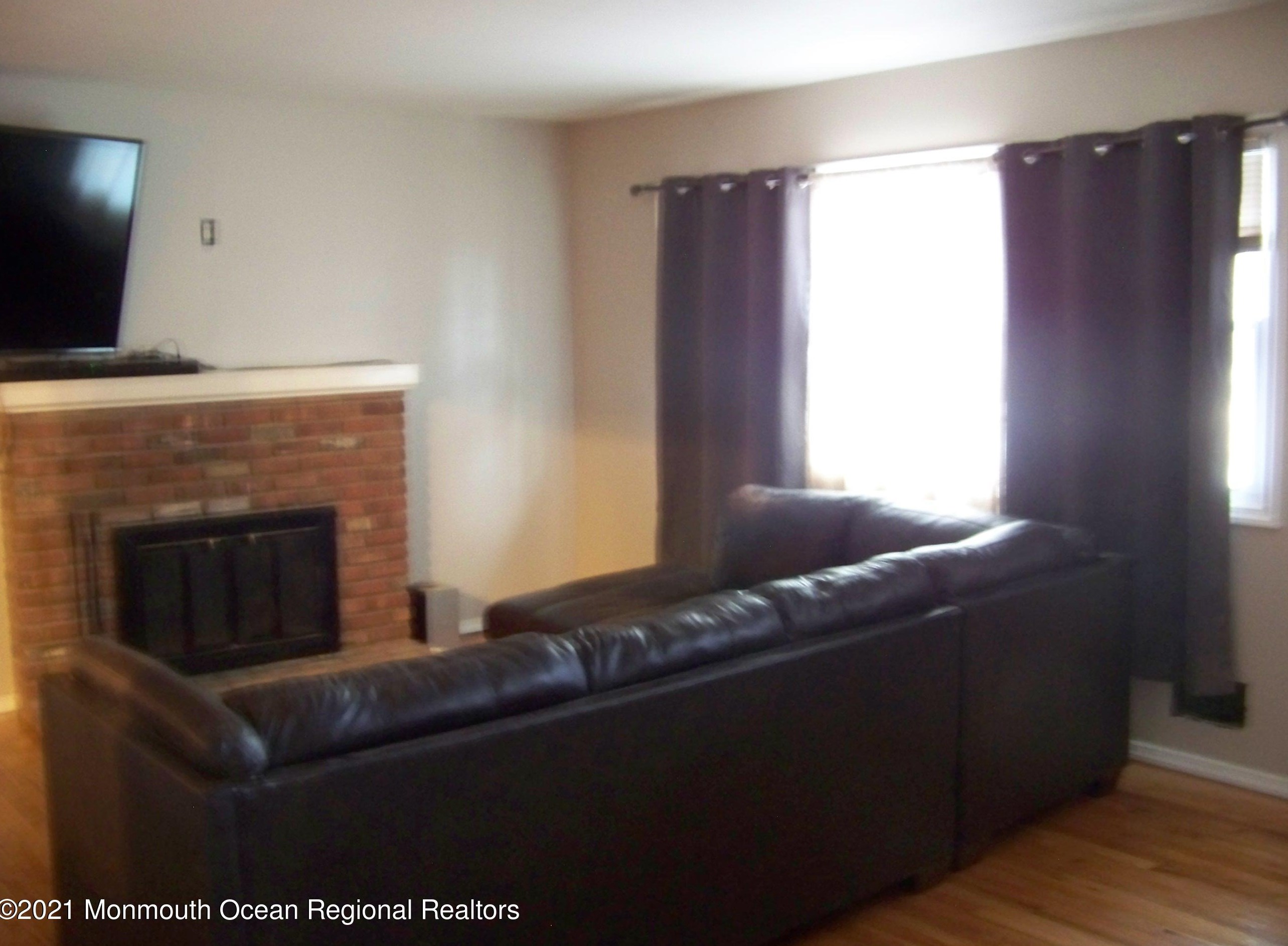 552 Leeward Ave, Beachwood, NJ 08722-2626