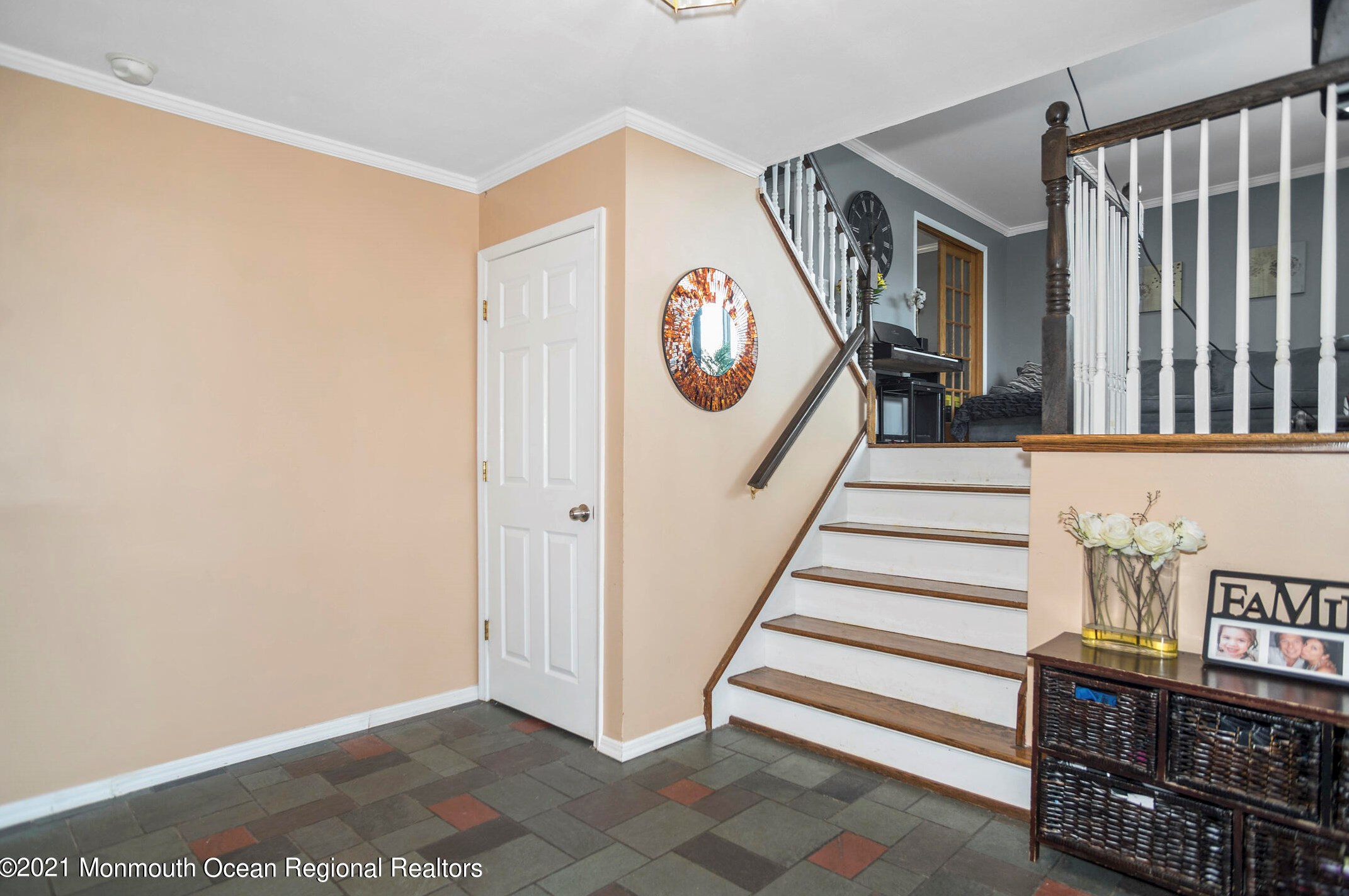 34 Daniel Dr, Matawan, NJ 07747-2715