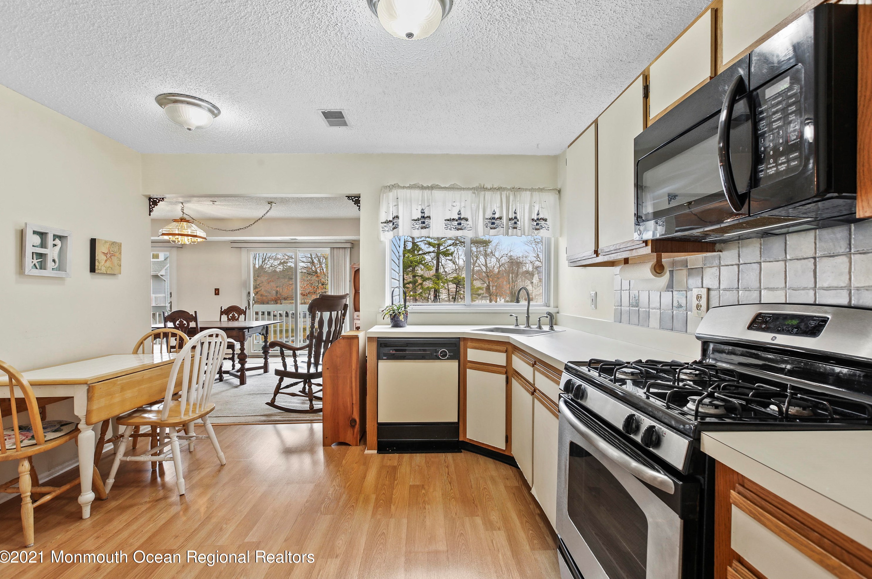 1111 Scarlet Oak Ave, Toms River NJ  08755-1062 exterior