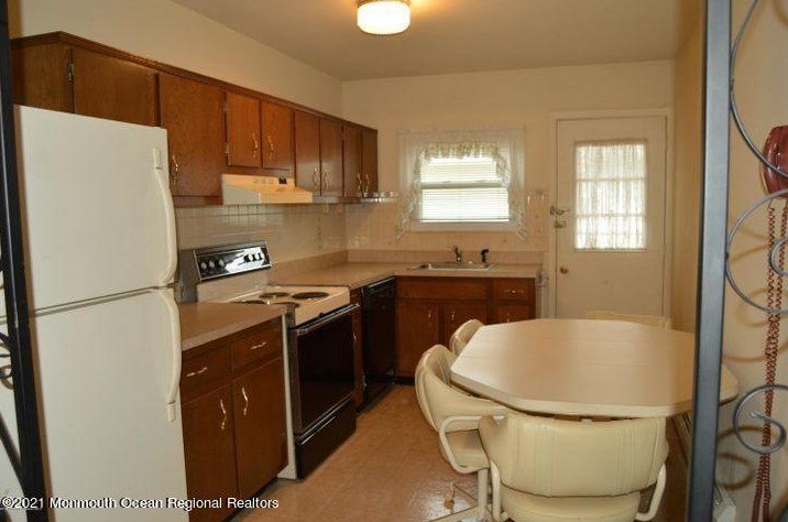 142 Charlotteville Dr, Toms River, NJ 08757-4014