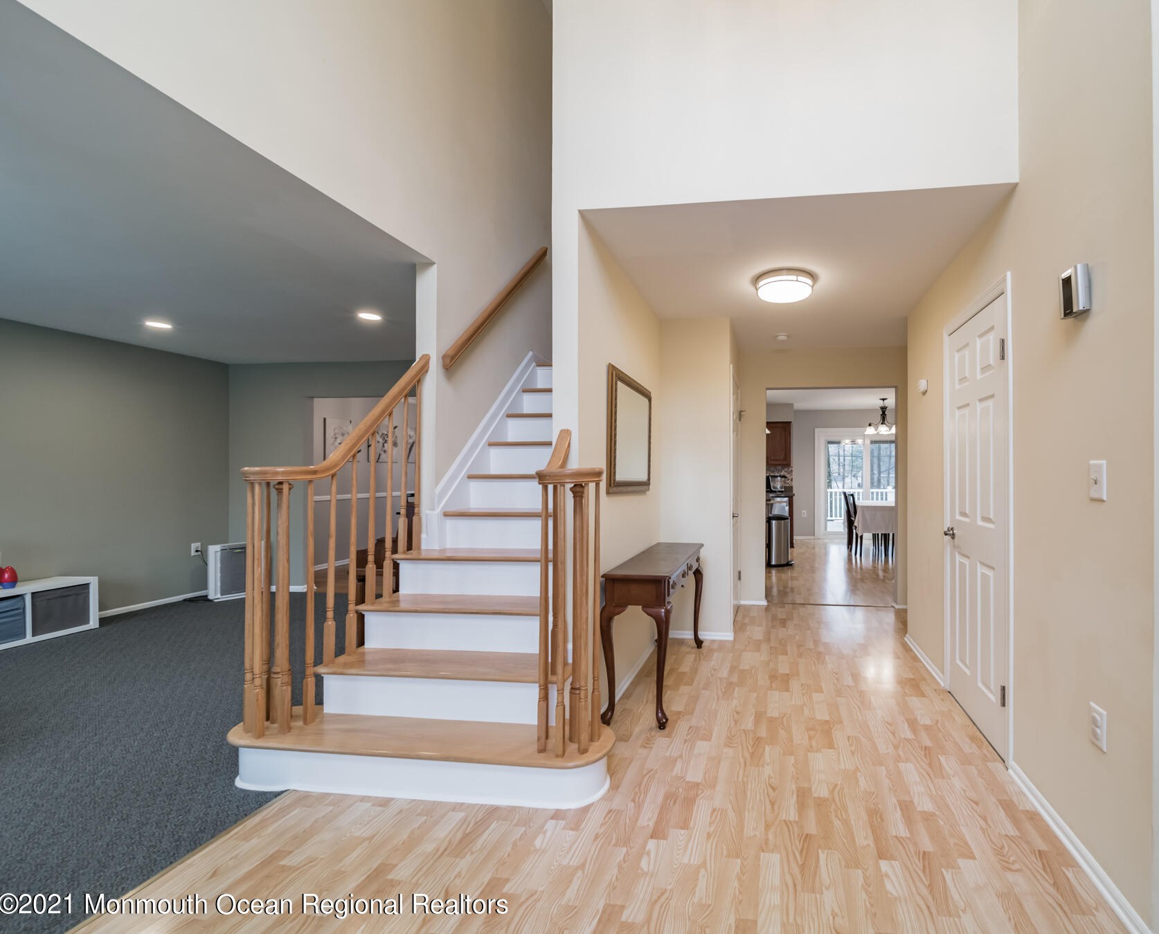 18 Donald Cir, Matawan, NJ 07747-9521