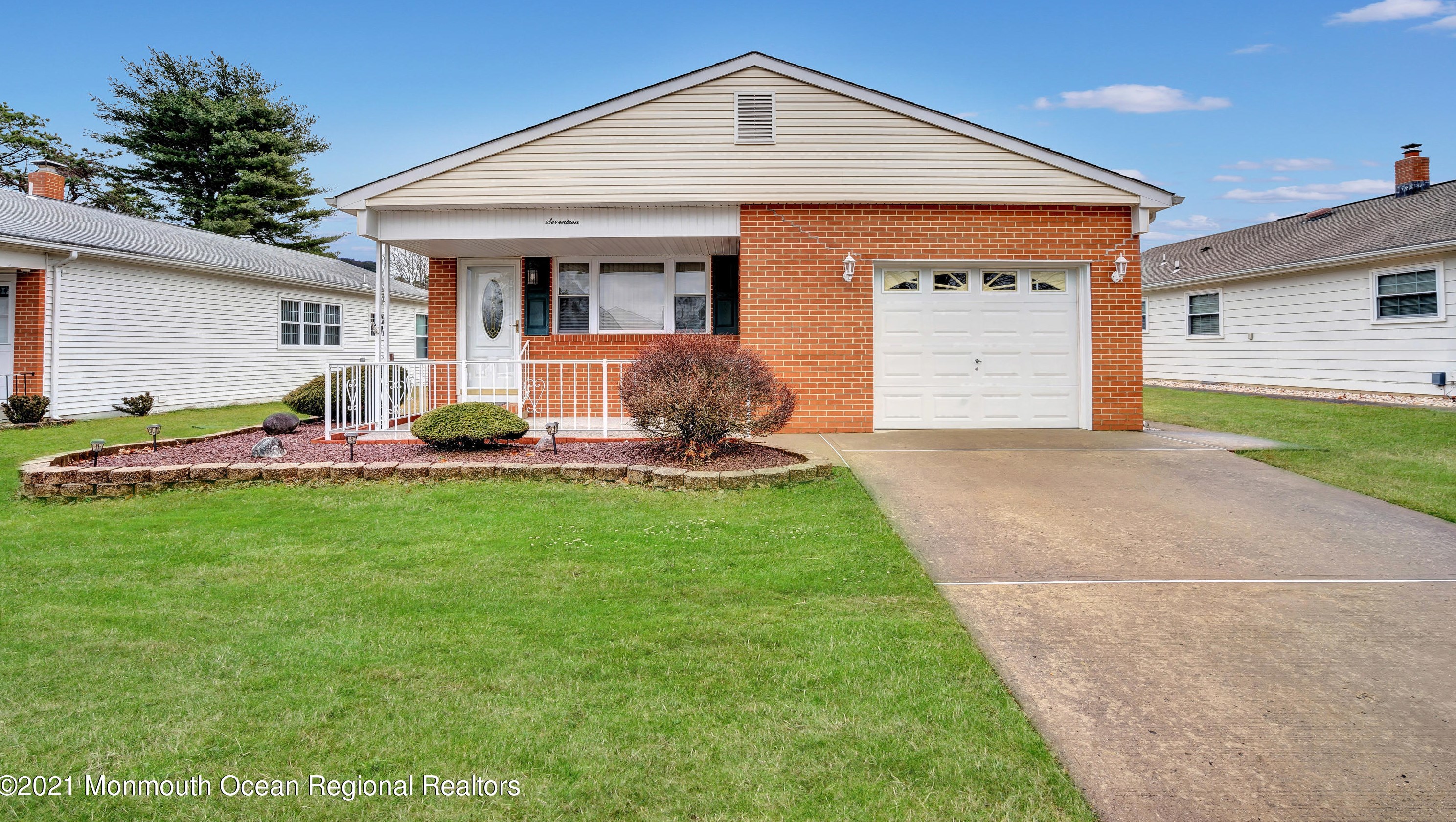 17 Vail St, Toms River, NJ 08757-5749